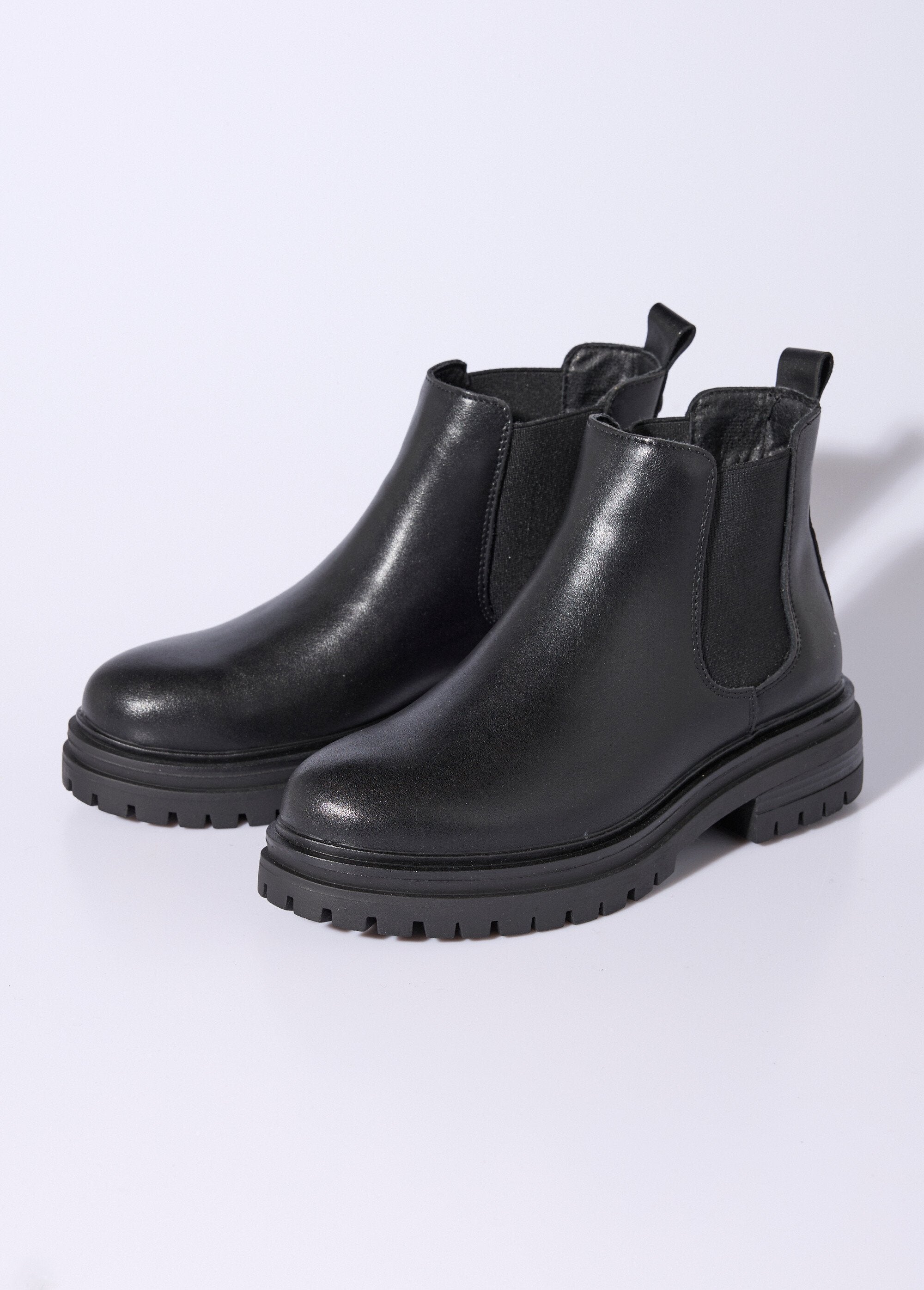 Stivali_Chelsea_in_pelle_con_suola_spessa_Noir_DE1_slim