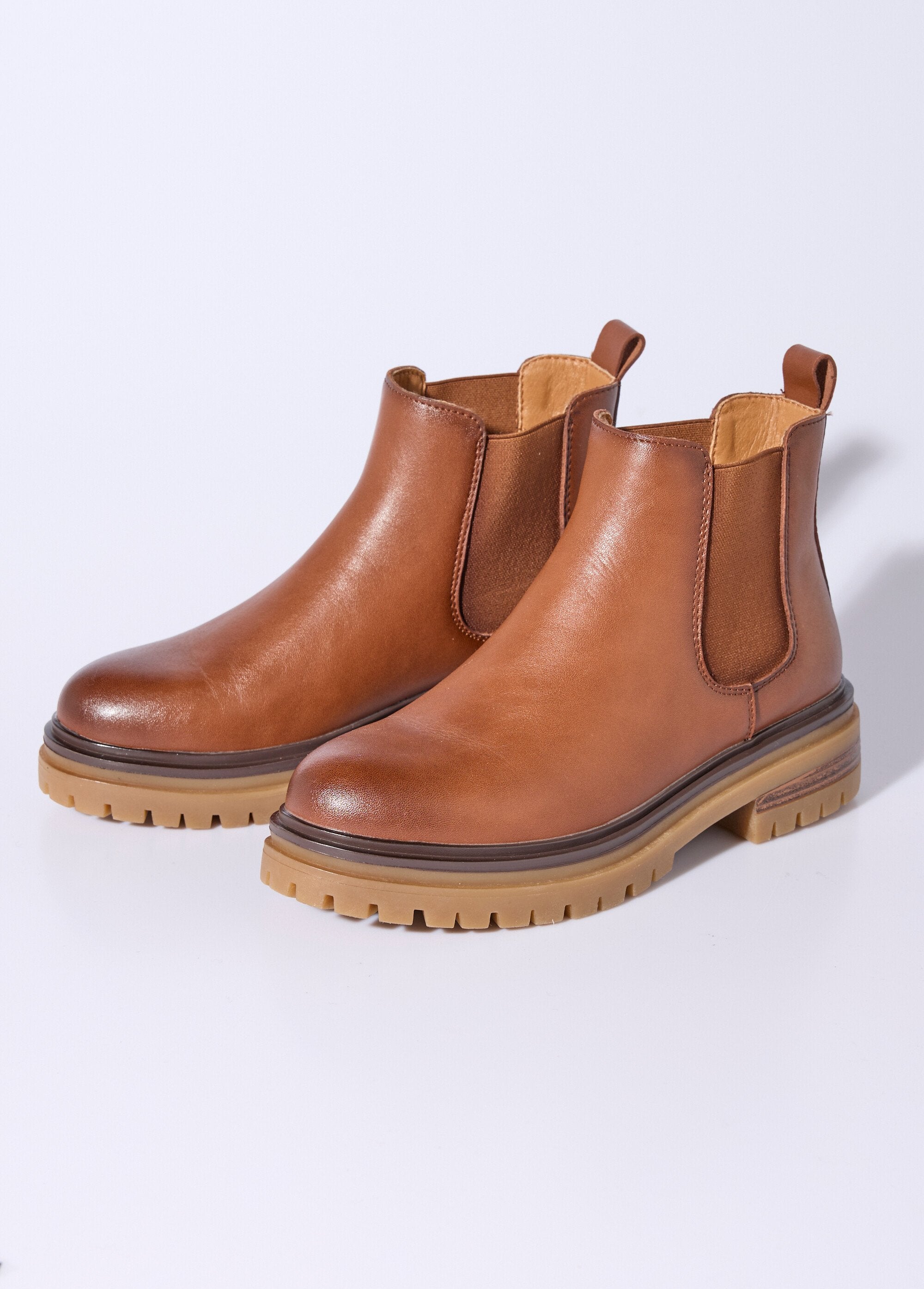 Stivali_Chelsea_in_pelle_con_suola_spessa_Camel_DE1_slim