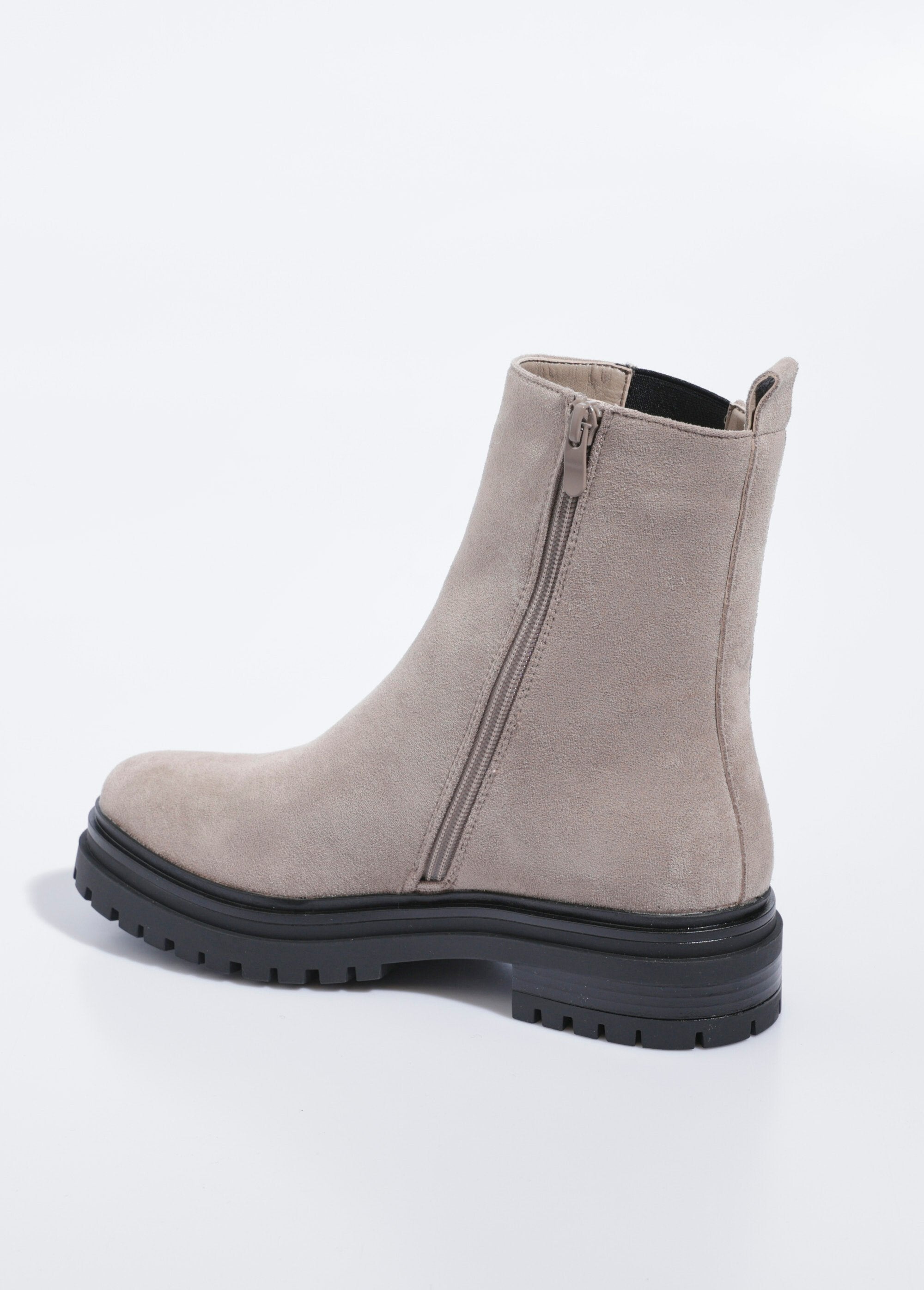 Stivali_alti_Chelsea_con_suola_dentellata_Beige_DO1_slim