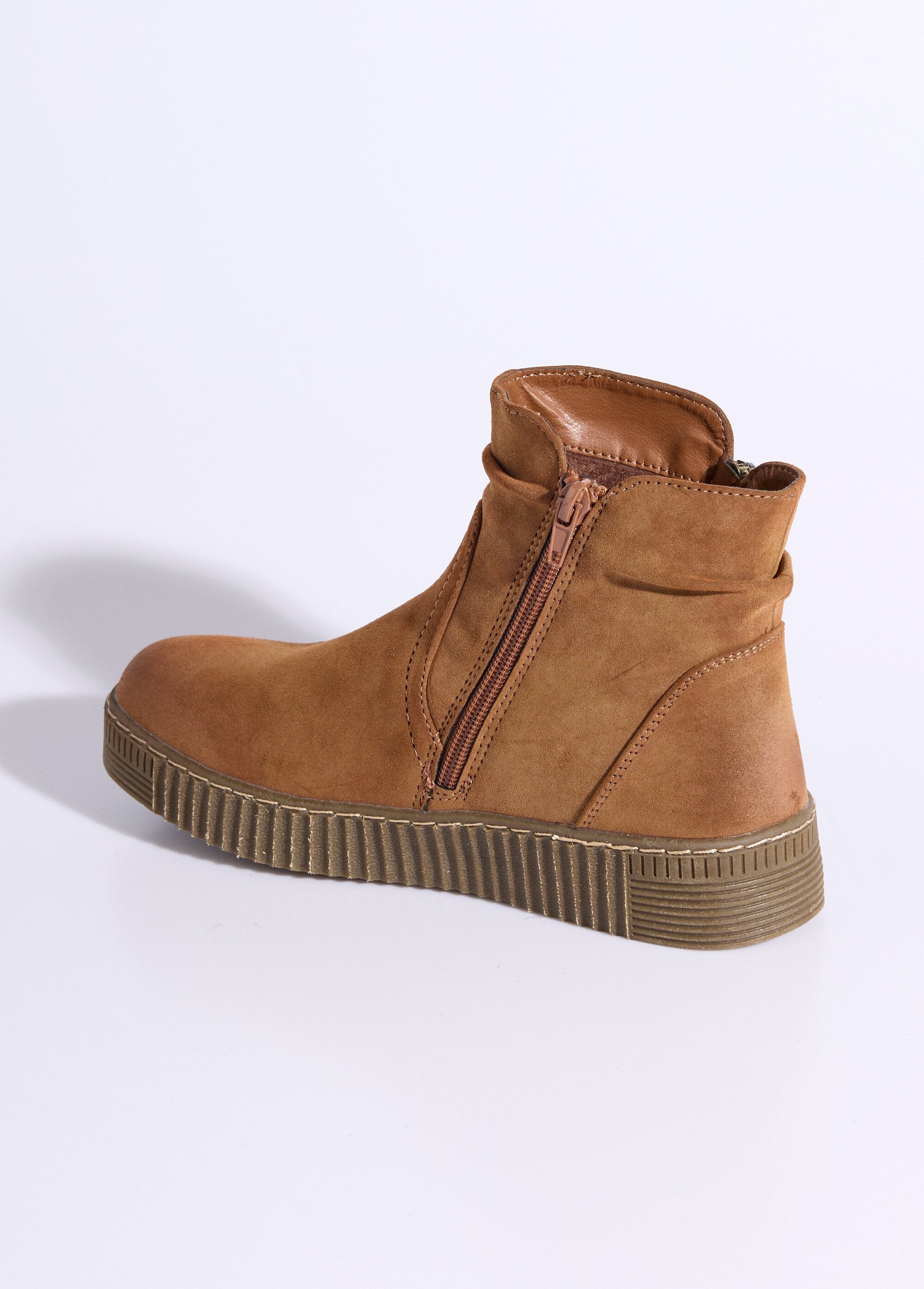 Stivali_in_pelle_scamosciata_con_suola_a_zeppa_Camel_DO1_slim