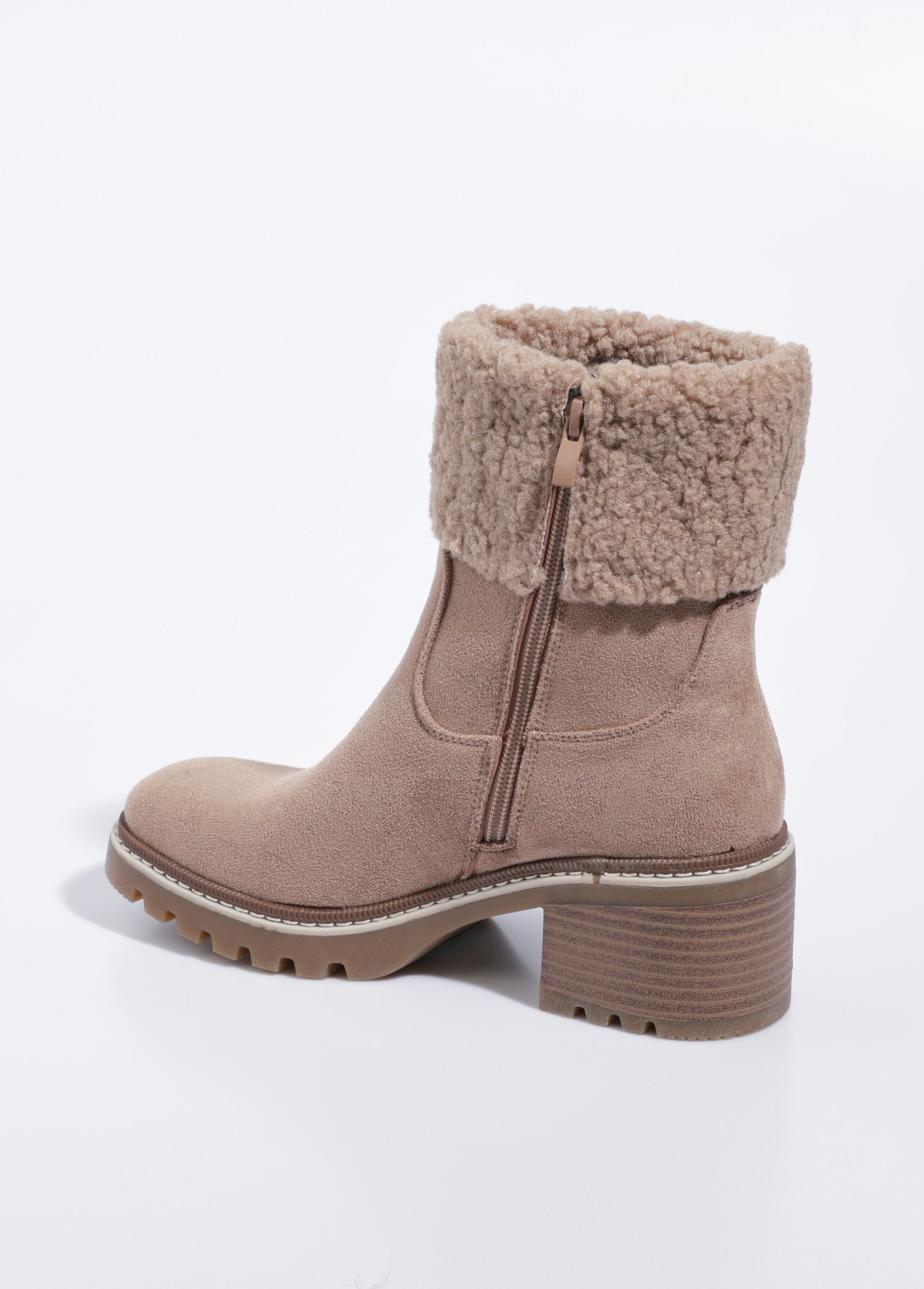 Stivali_in_similpelle_con_tacco_e_polsino_in_pelliccia_Beige_DO1_slim