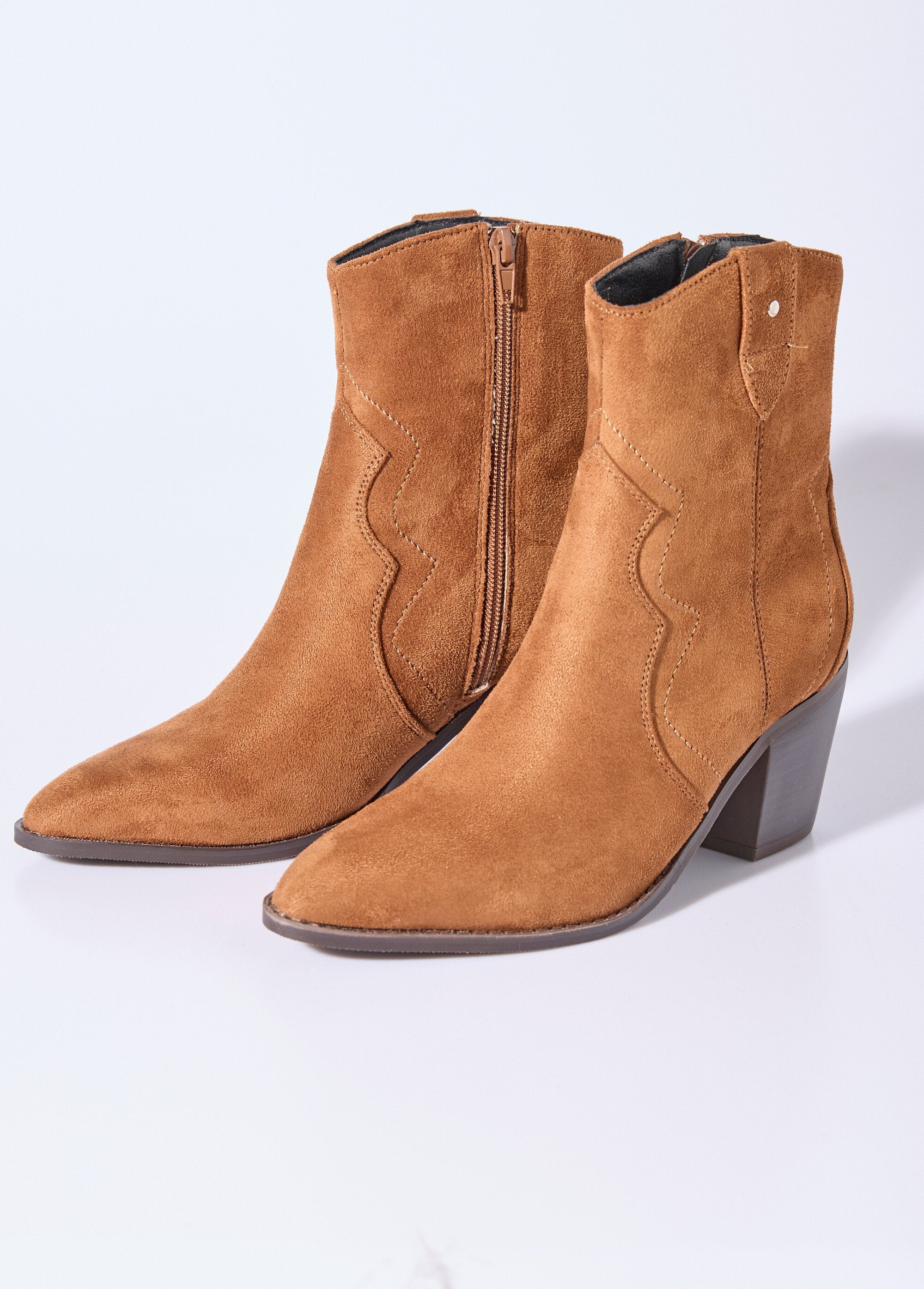 Stivali_western_a_punta,_tacco_smussato_Camel_DE1_slim
