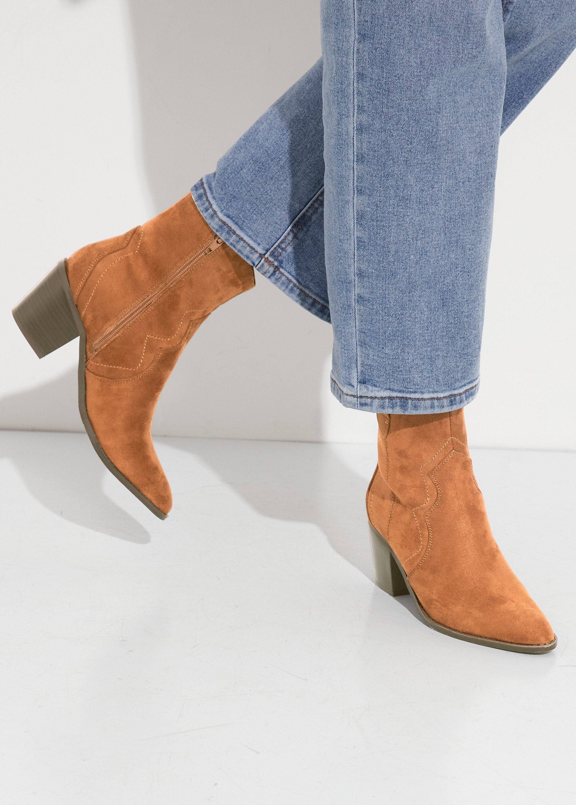 Stivali_western_a_punta,_tacco_smussato_Camel_SF1_slim