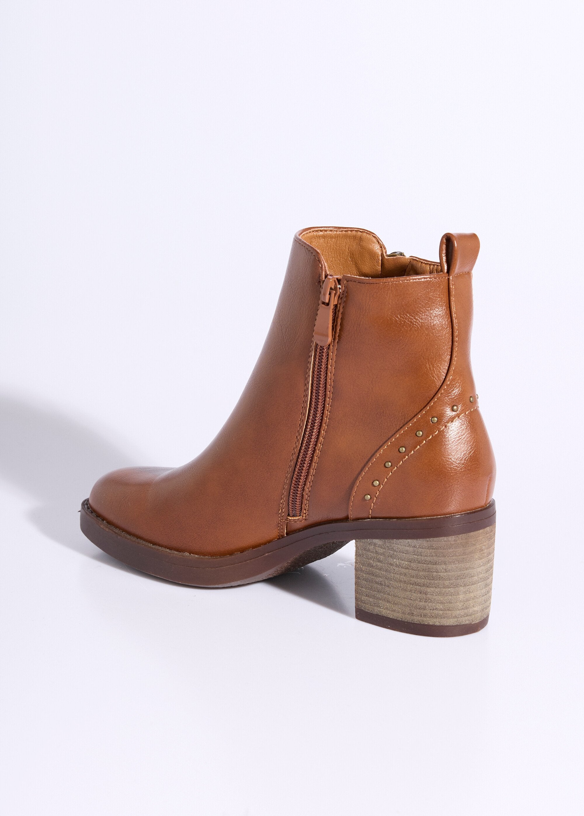Stivali_con_zip_e_tacco_con_borchie_Camel_DO1_slim