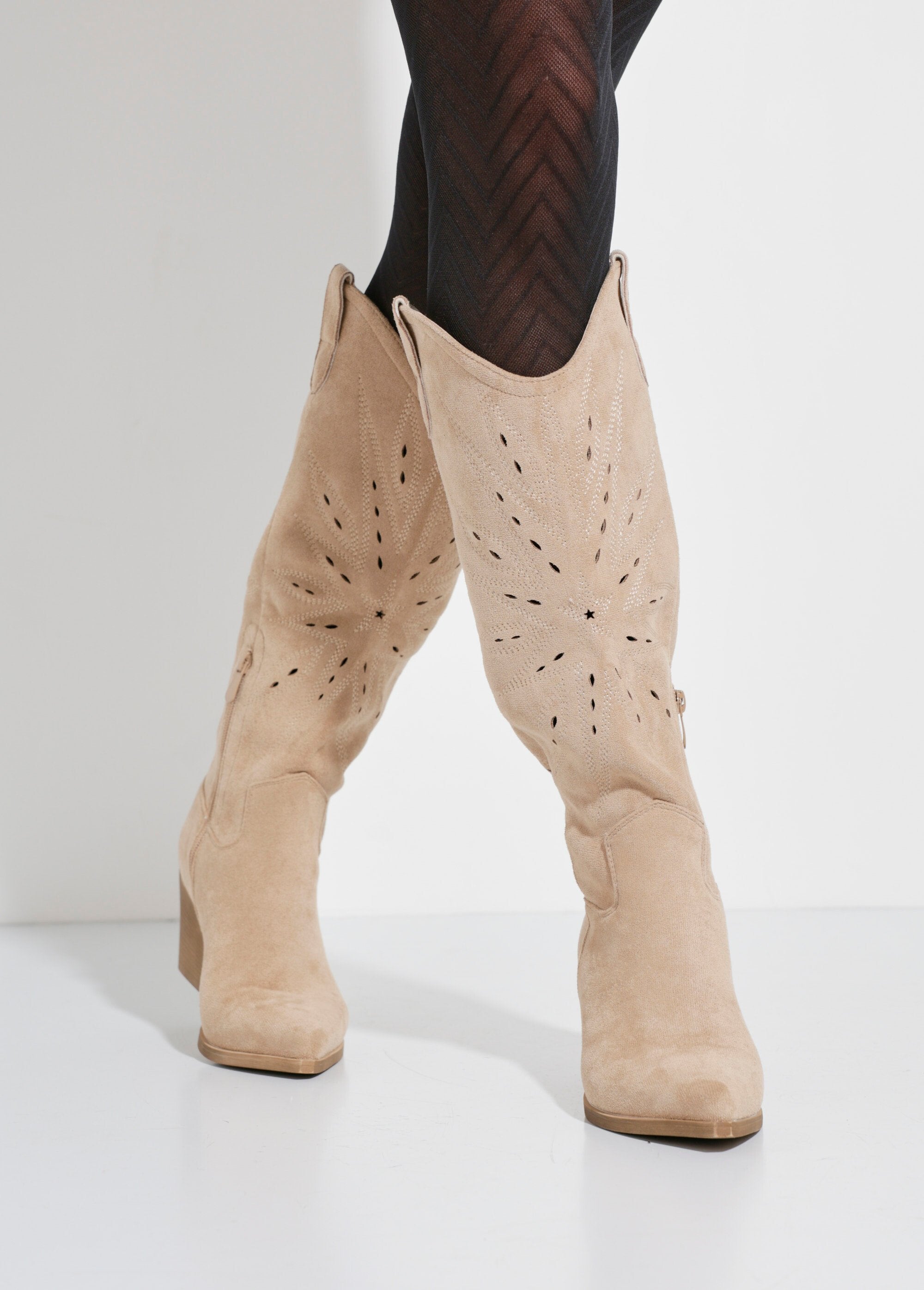Stivali_western_ricamati_con_tacco_smussato_Beige_SF1_slim
