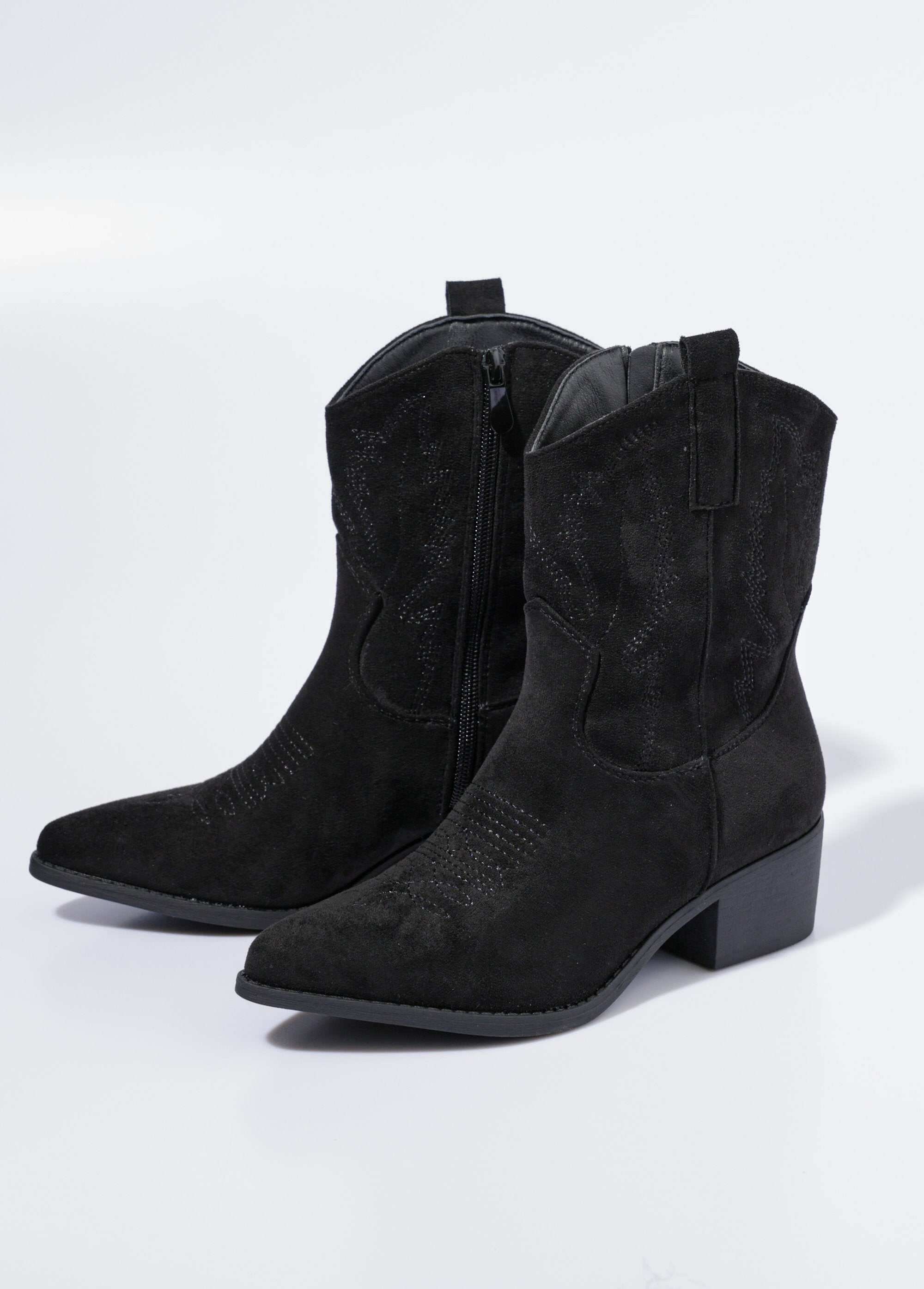 Stivaletti_in_pelle_scamosciata_con_tacco_in_stile_western_Noir_DE1_slim