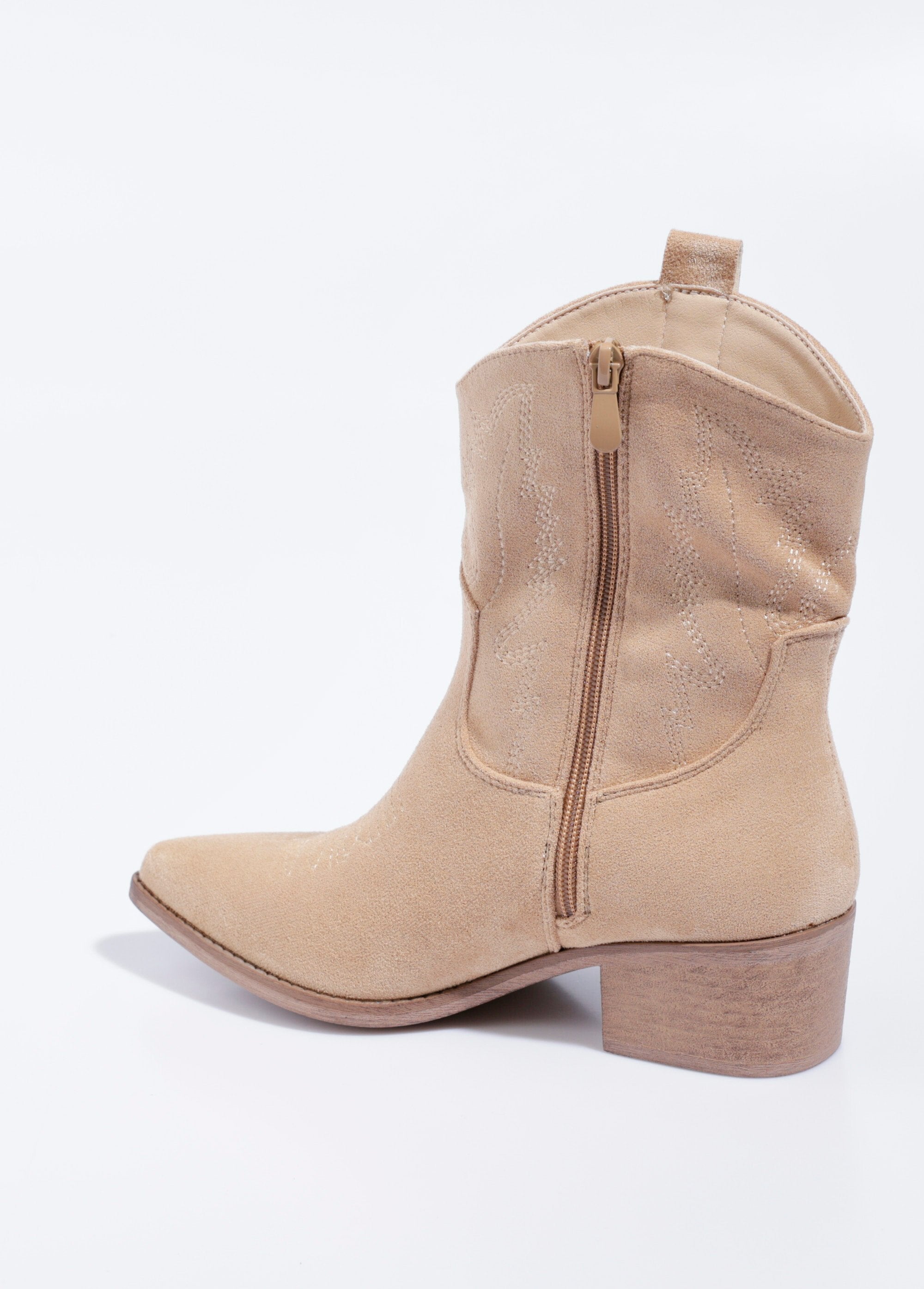 Stivaletti_in_pelle_scamosciata_con_tacco_in_stile_western_Beige_DO1_slim