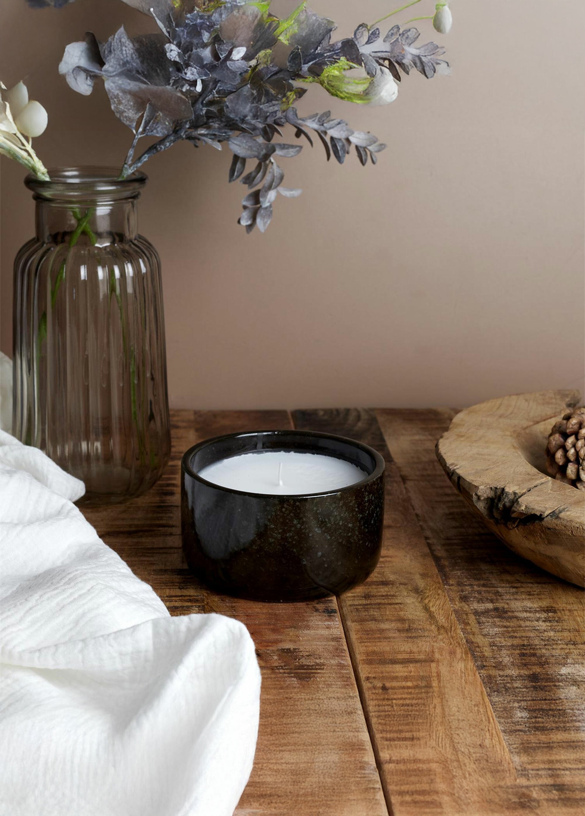 Candela_profumata_in_ceramica,_diam._12_cm_Noir_et_bois_epice_SF1_slim