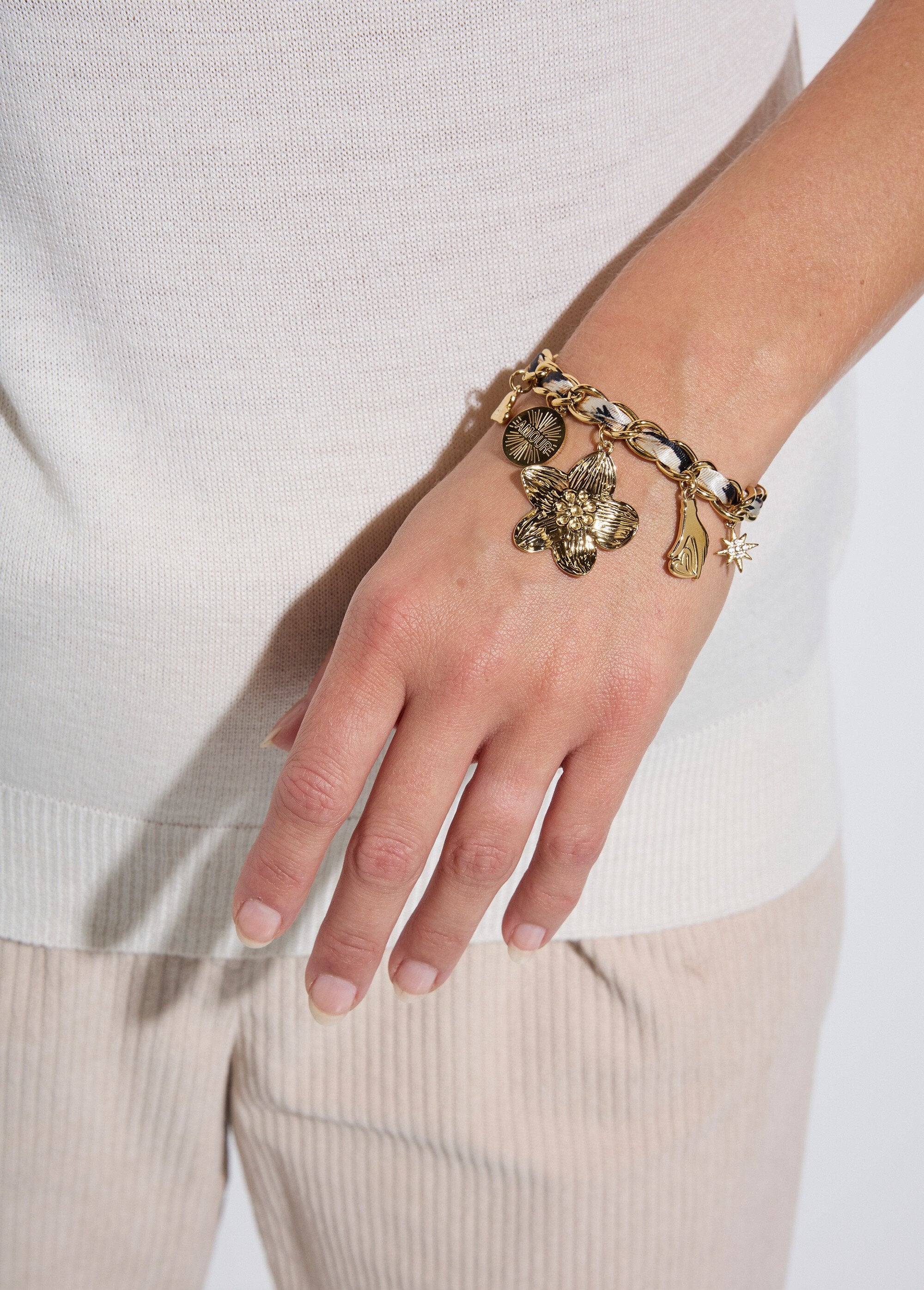 Bracciale_a_maglie_e_ciondoli_in_acciaio_inossidabile_placcato_oro_Dore_FA1_slim