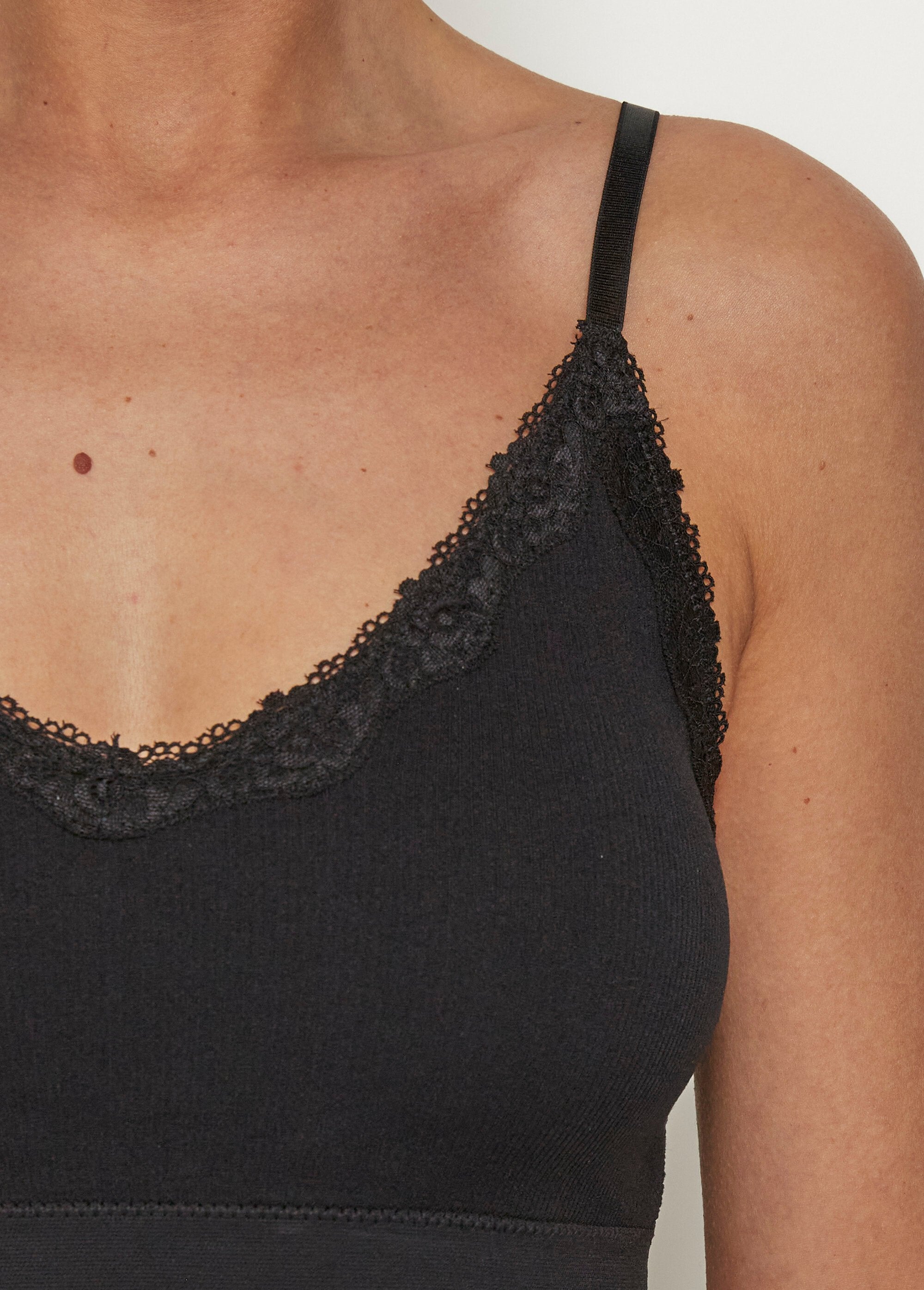 Reggiseno_senza_cuciture_con_bordo_in_pizzo_Noir_DE1_slim
