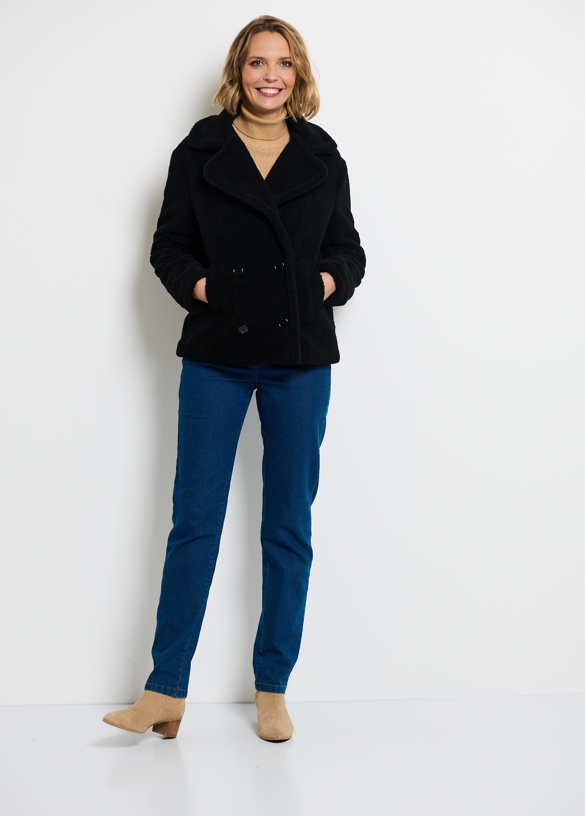 Caldo_cappotto_corto_effetto_peluche_Noir_SF1_slim