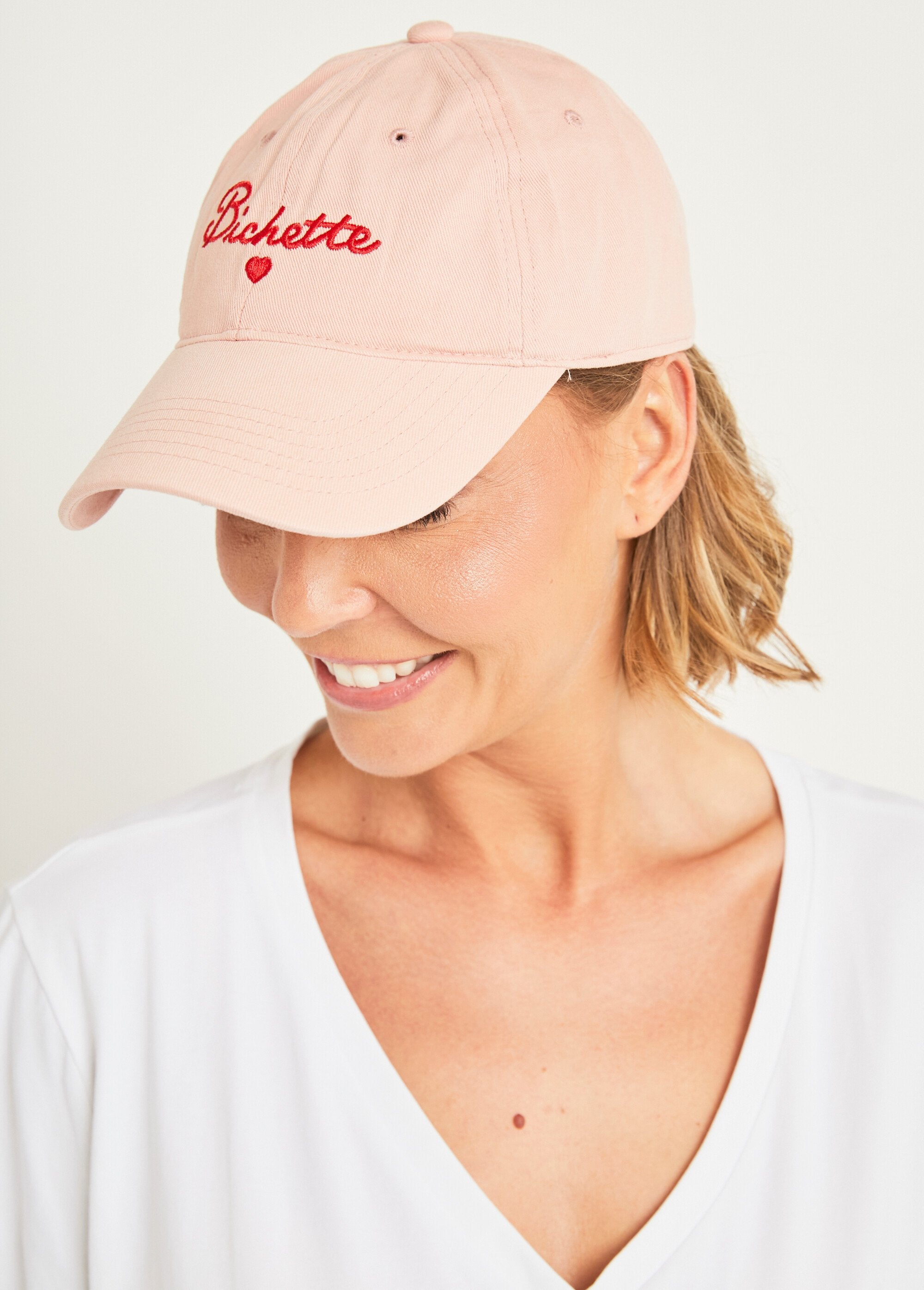 Cappellino_con_messaggio_ricamato_Rose_FA2_slim