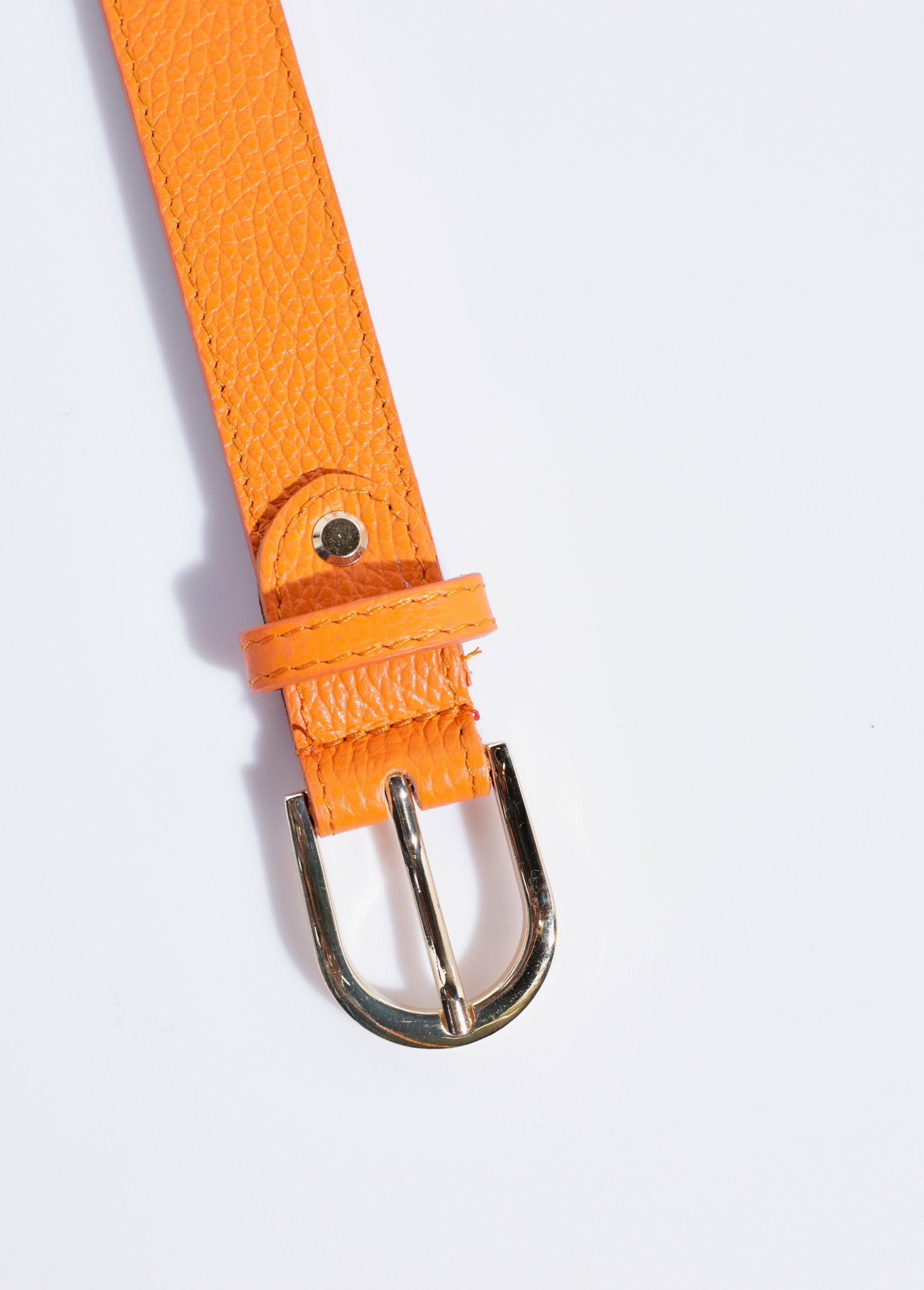 Ceinture_en_cuir_grainé_boucle_métal_Orange_DE1_slim