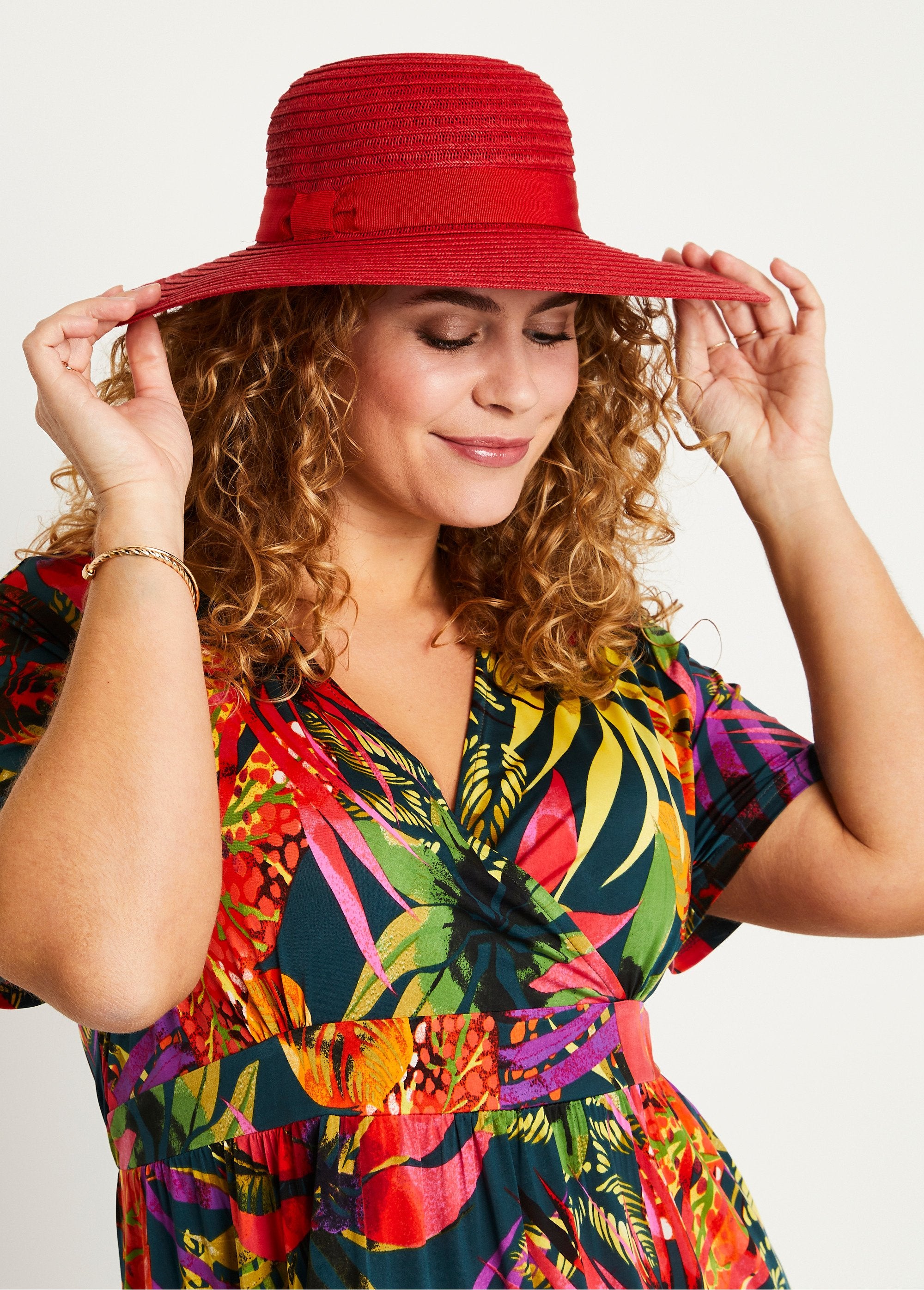 Cappello_floscio_di_paglia_intrecciata_rosso_ROSSO_FA1_slim