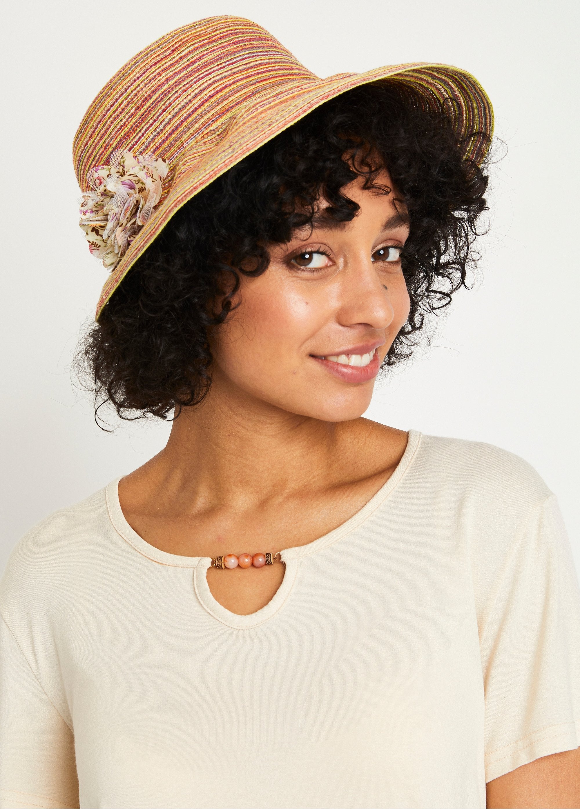 Cappello_in_tessuto_multicolore_con_fiore_Multicolore_FA1_slim