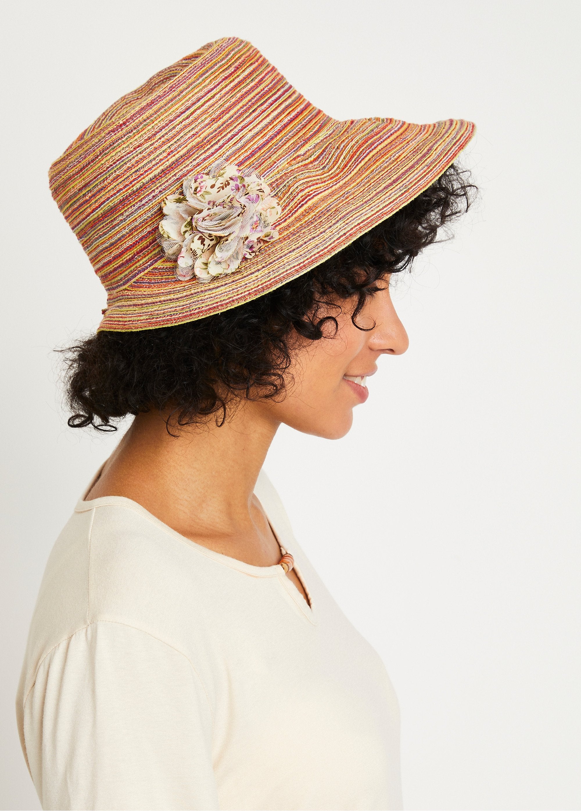 Cappello_in_tessuto_multicolore_con_fiore_Multicolore_FA2_slim