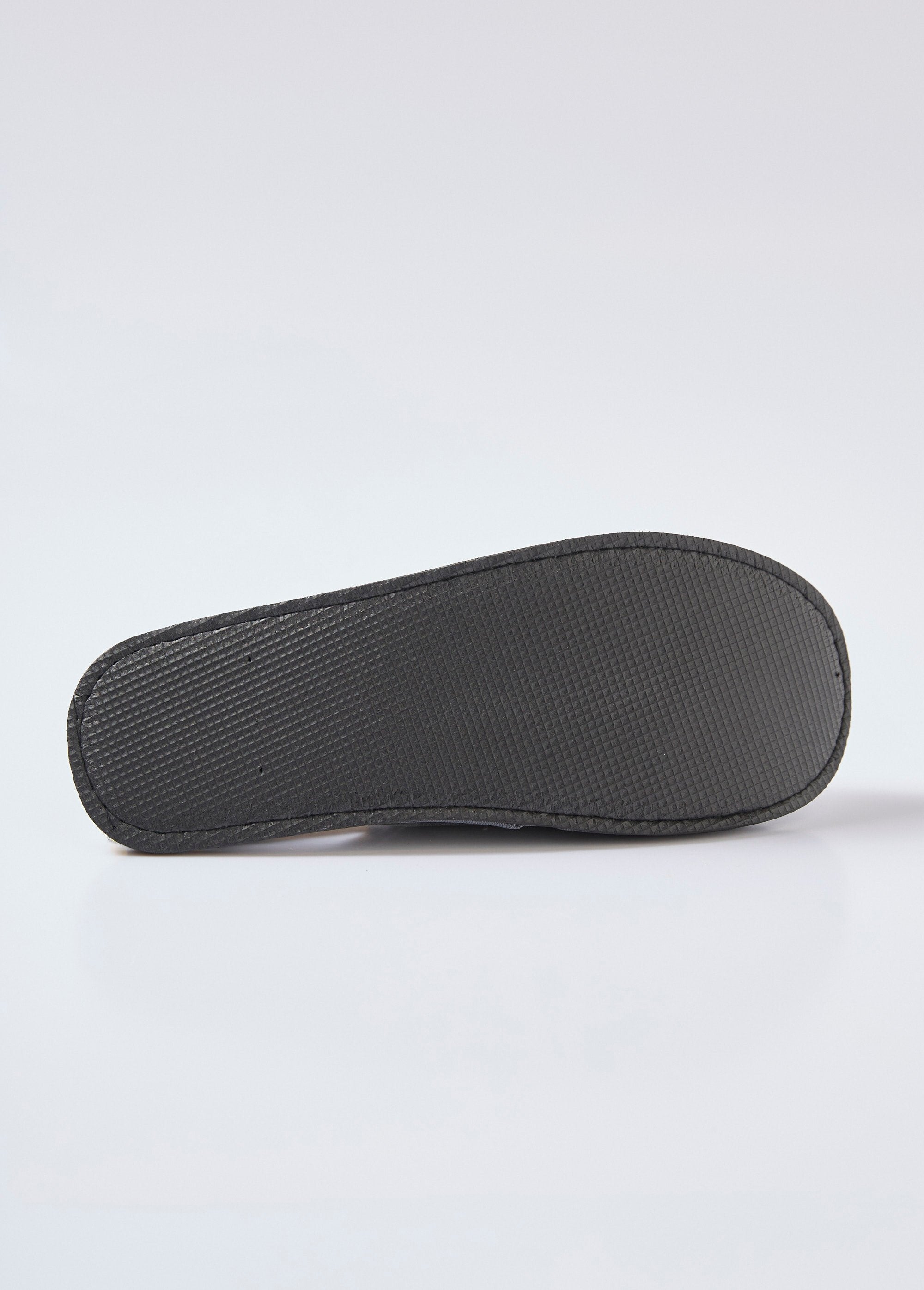 Chaussons_mules_logo_brodé_Gris_UN1_slim