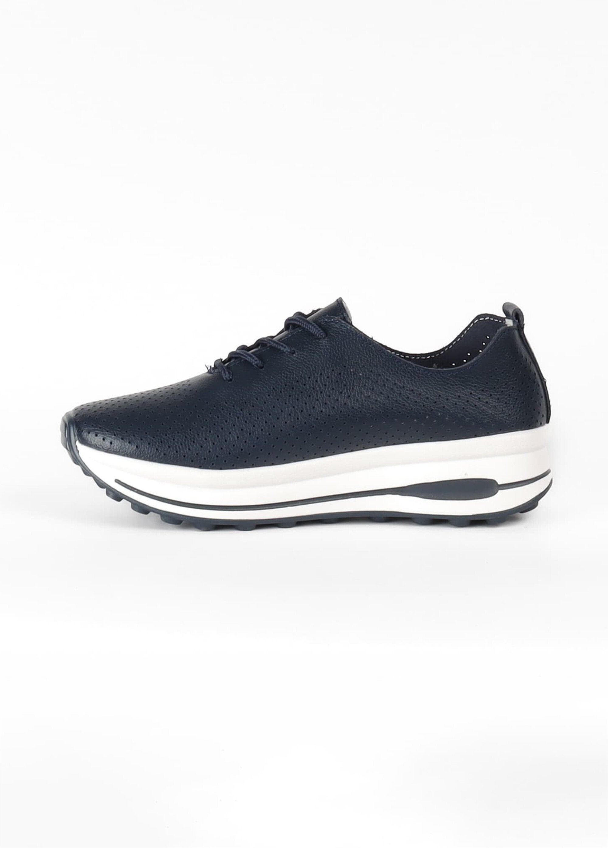 Scarpe_da_ginnastica_in_pelle_traforata_Marine_GA1_slim