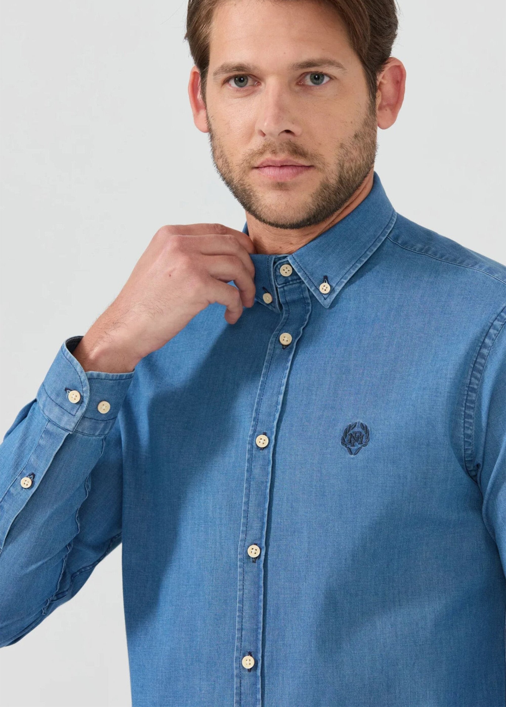 Camicia_casual_a_maniche_lunghe_in_chambray_Bleu_fonce_DE1_slim