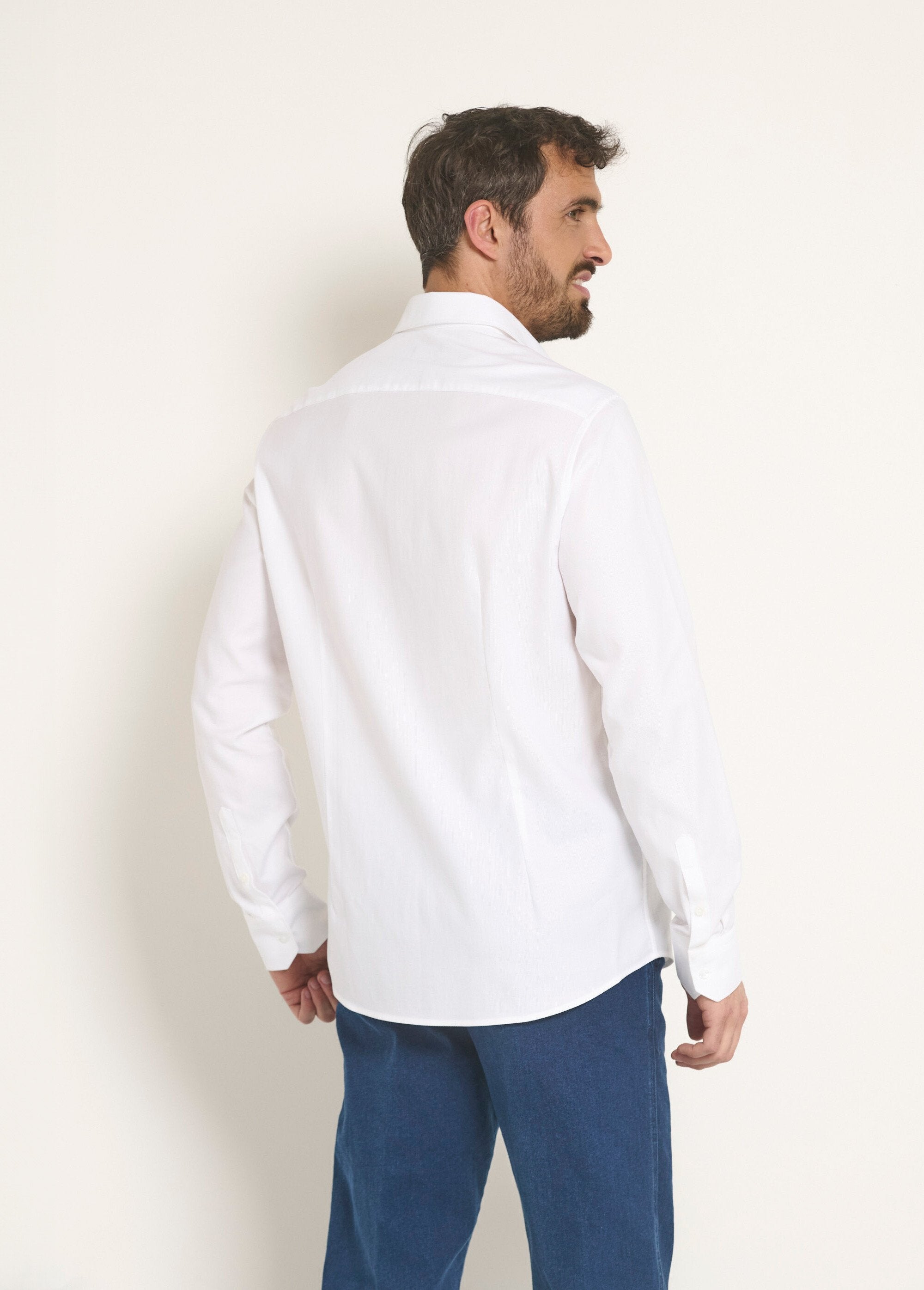 Camicia_in_cotone_chic_con_collo_semi-italiano_Blanc_DO1_slim