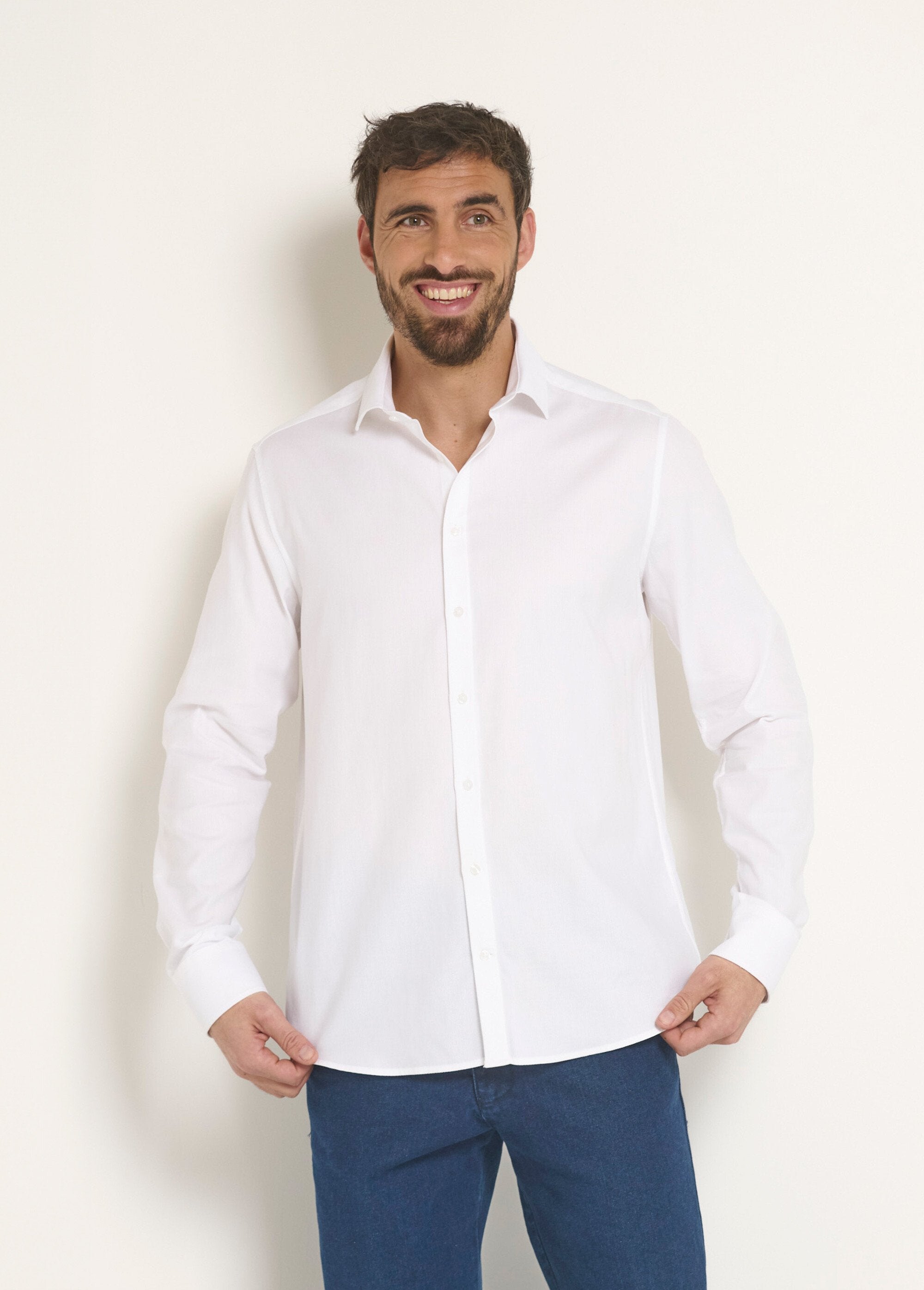 Camicia_in_cotone_chic_con_collo_semi-italiano_Blanc_FA1_slim