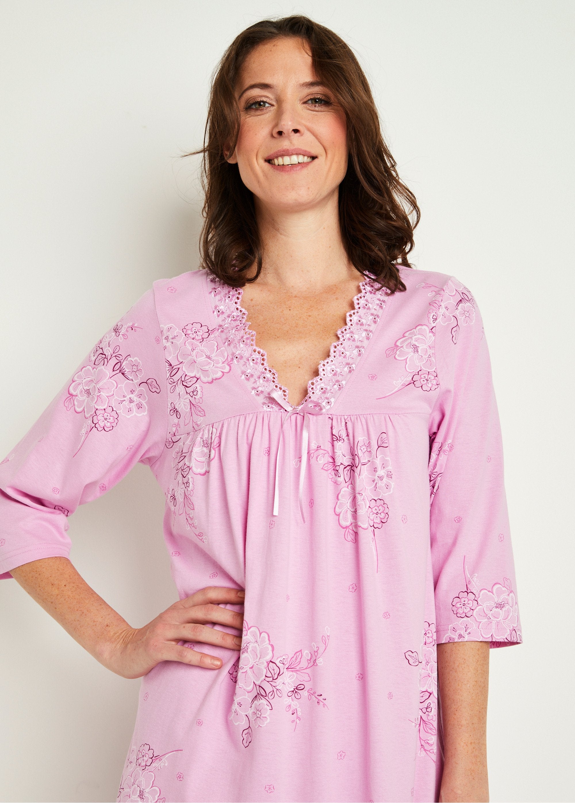 Camicia_da_notte_di_mezza_lunghezza_in_cotone_ricamato_con_maniche_a_3/4_Rosa_antico_DE1_slim