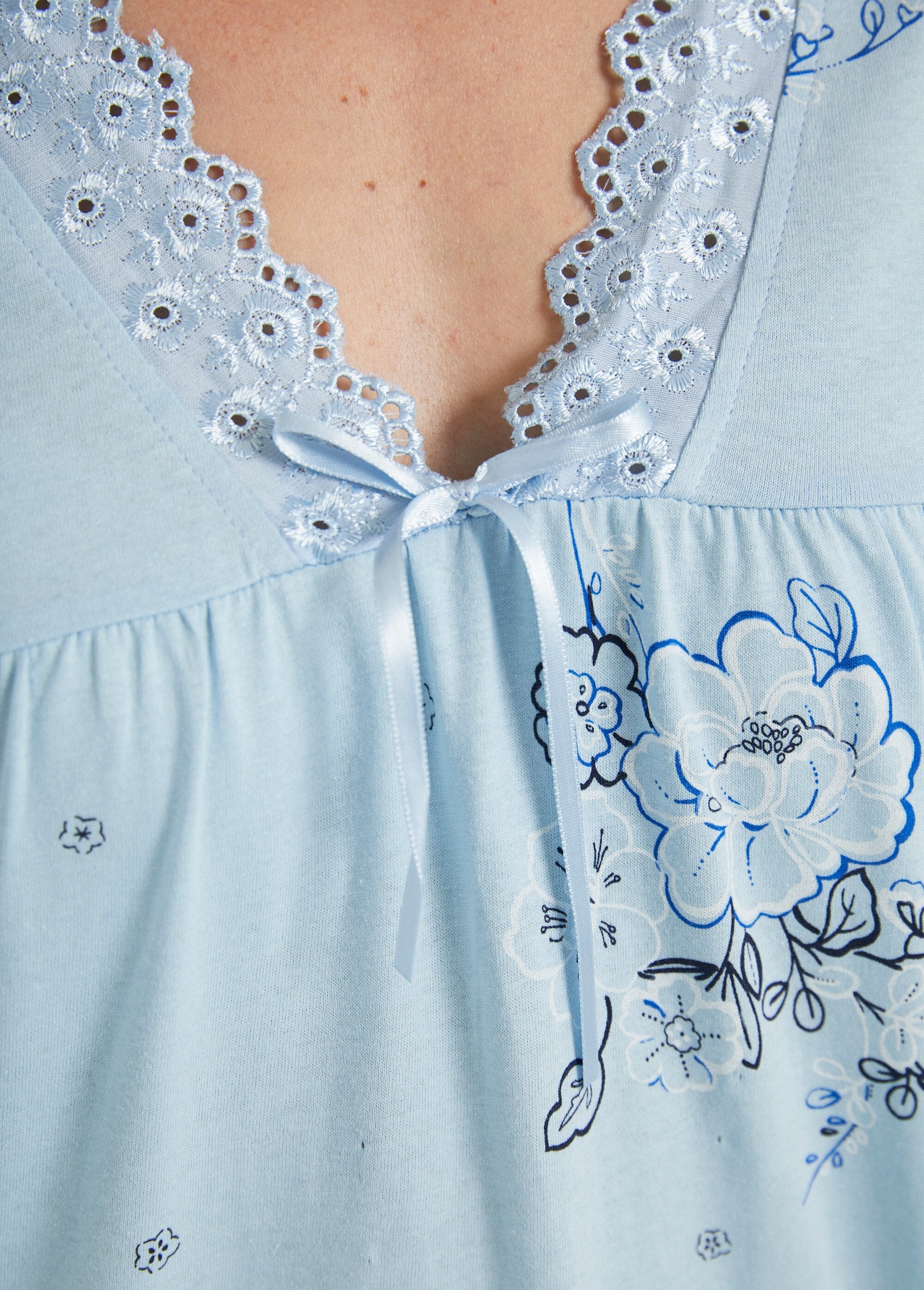 Camicia_da_notte_di_mezza_lunghezza_in_cotone_ricamato_con_maniche_a_3/4_Bleu_DE3_slim