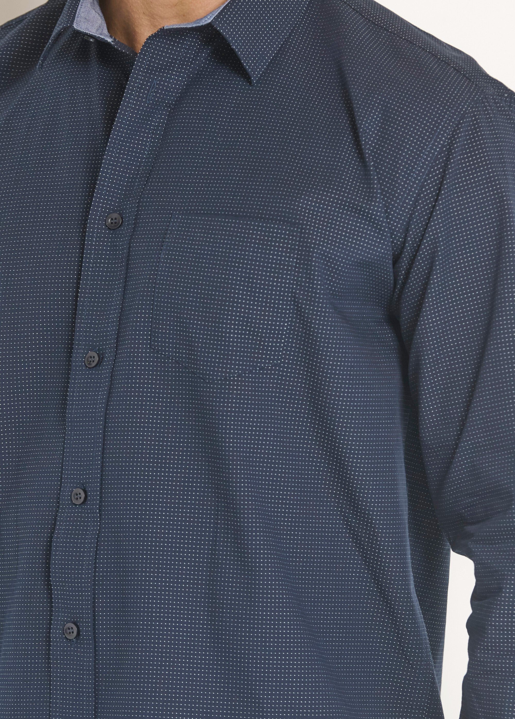 Camicia_in_cotone_scuro_con_dettagli_a_contrasto_Bleu_marine_DE1_slim