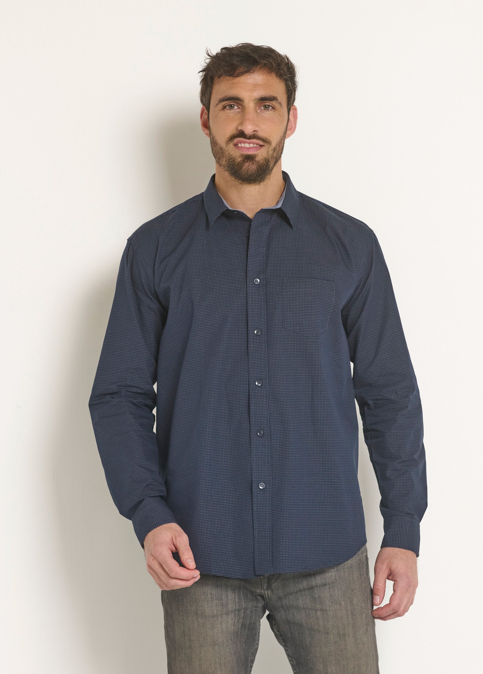 Camicia_in_cotone_scuro_con_dettagli_a_contrasto_Bleu_marine_FA1_slim