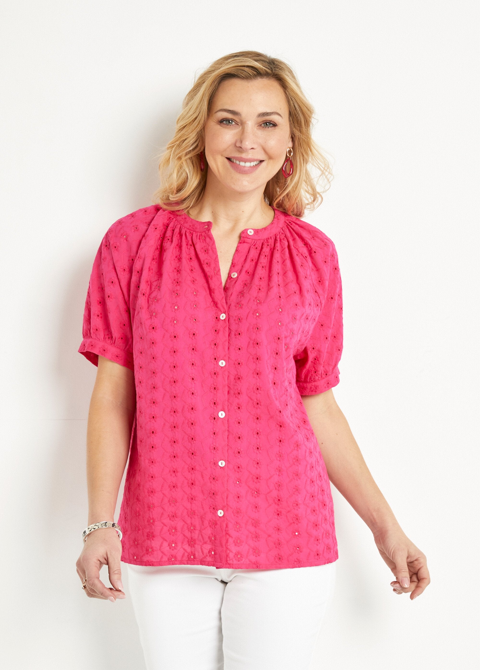 Camicia_in_cotone,_ricamata,_senza_colletto,_dal_taglio_ampio_Fuchsia_FA1_slim
