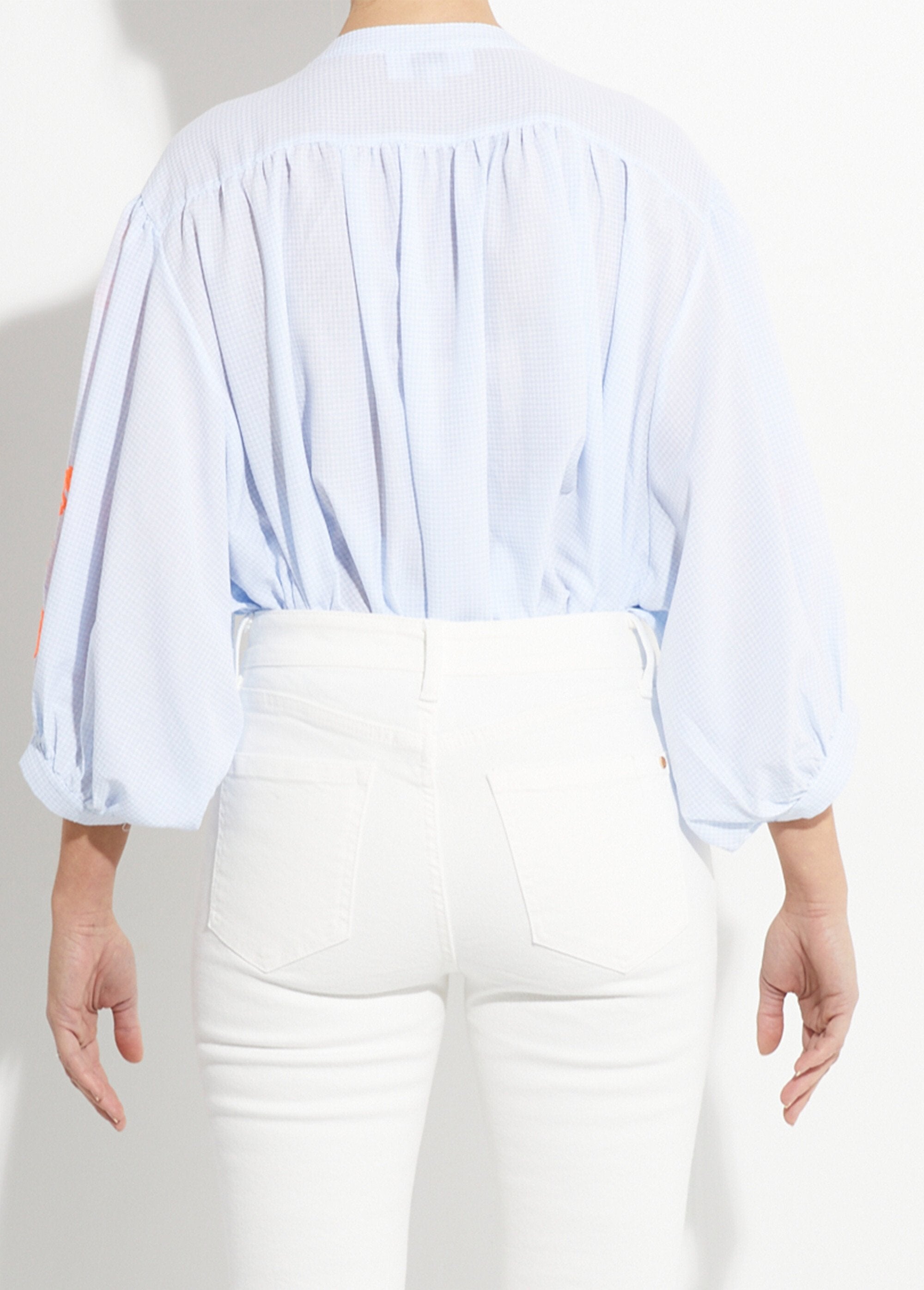 Camicetta_in_percalle,_ricamo_fluorescente_Bleu_DO1_slim