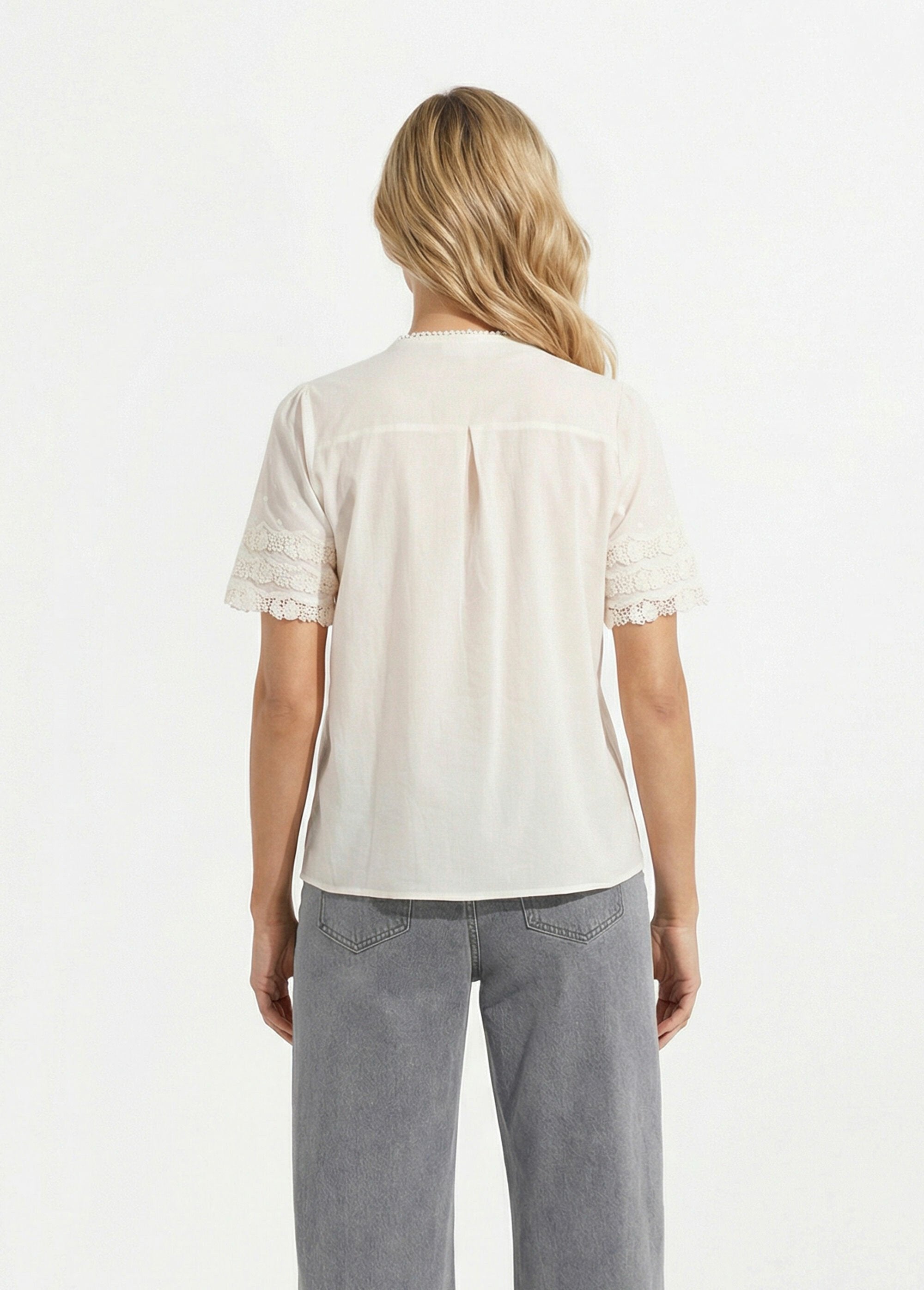 Camicetta_chic,_applicazioni_in_pizzo_Ecru_DO1_slim