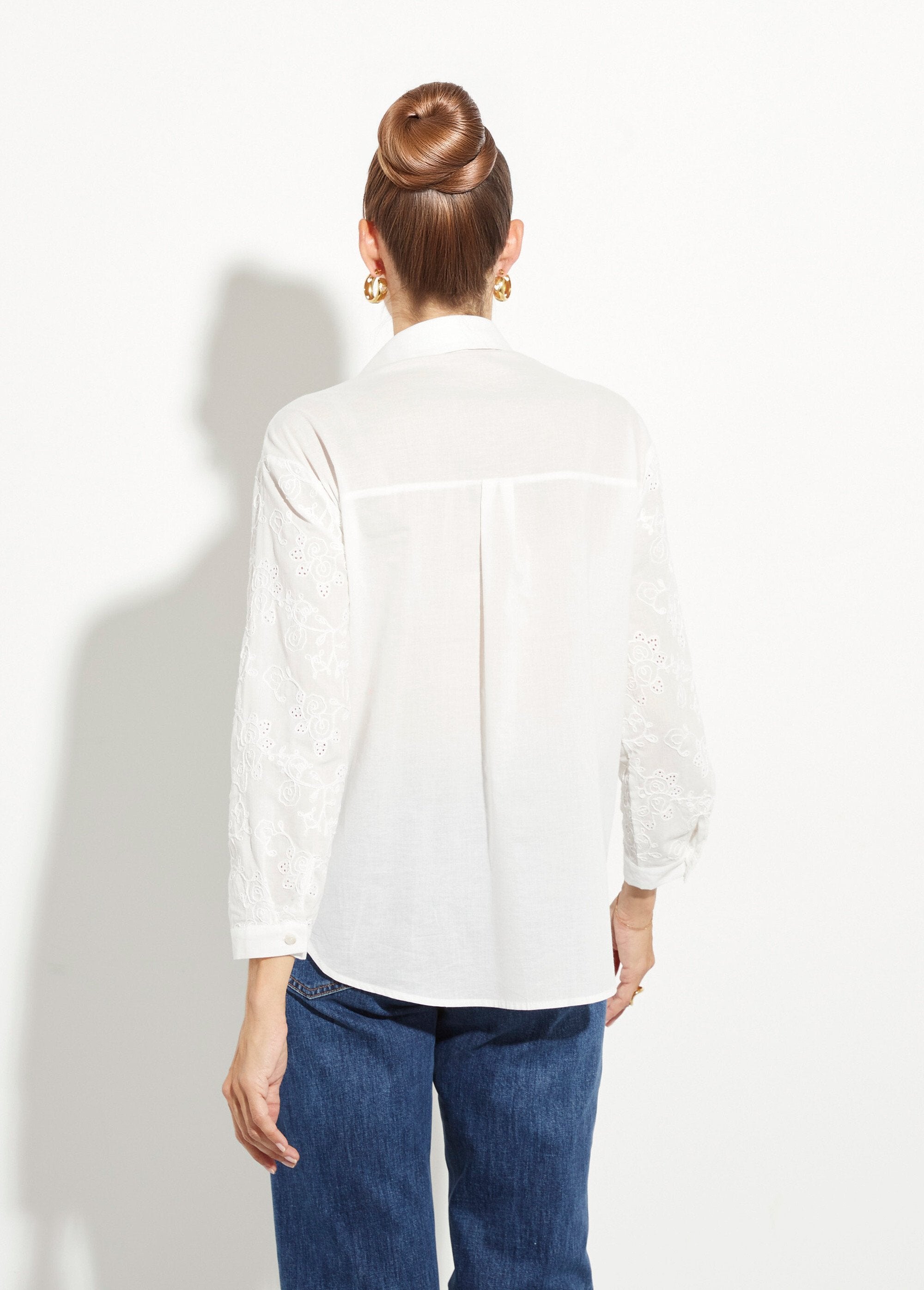 Camicetta_in_cotone_ricamato,_motivo_floreale_Blanc_DO1_slim