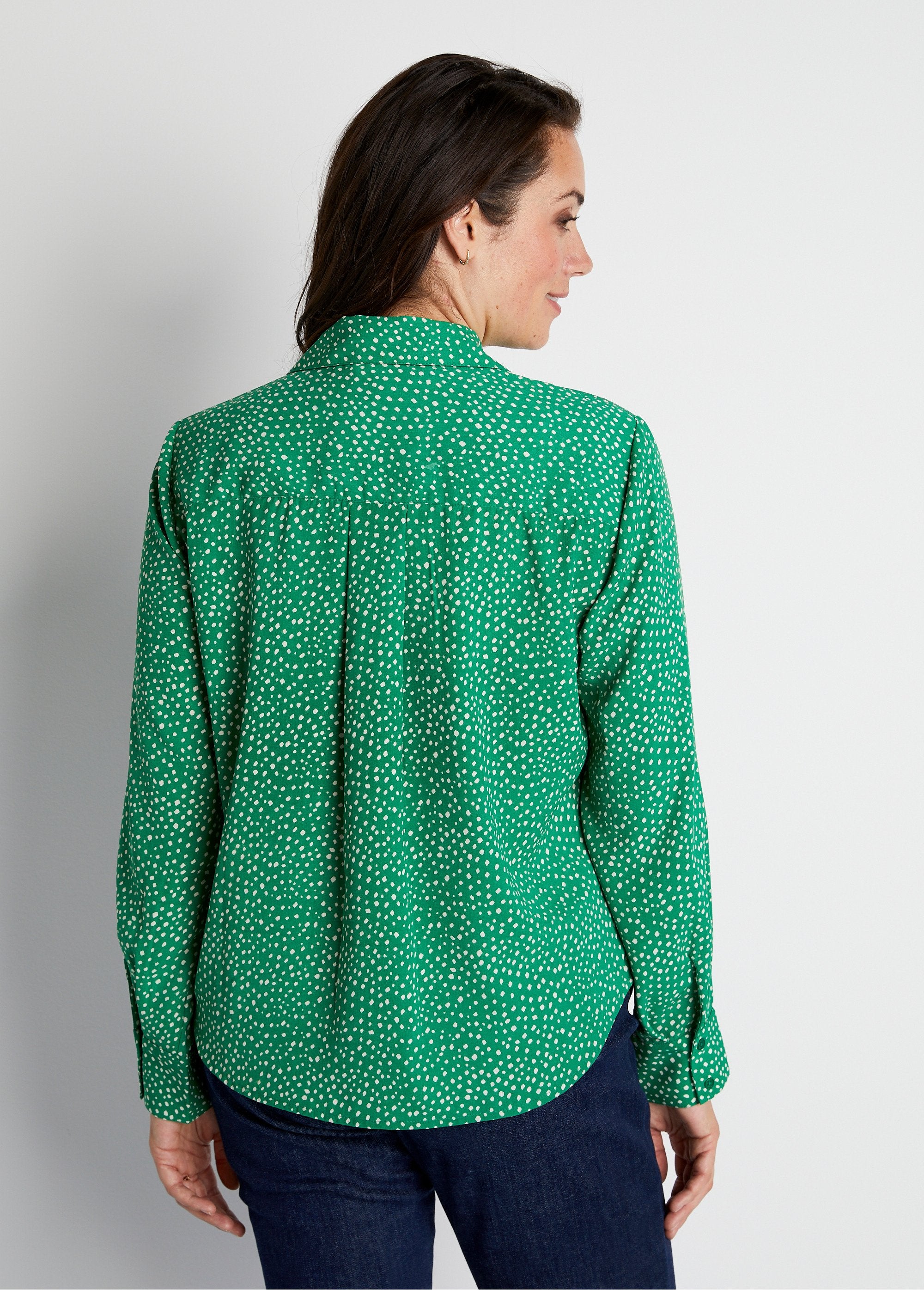 Camicetta_dritta_abbottonata_con_stampa_a_pois_Verde_ecrù_DO1_curvy