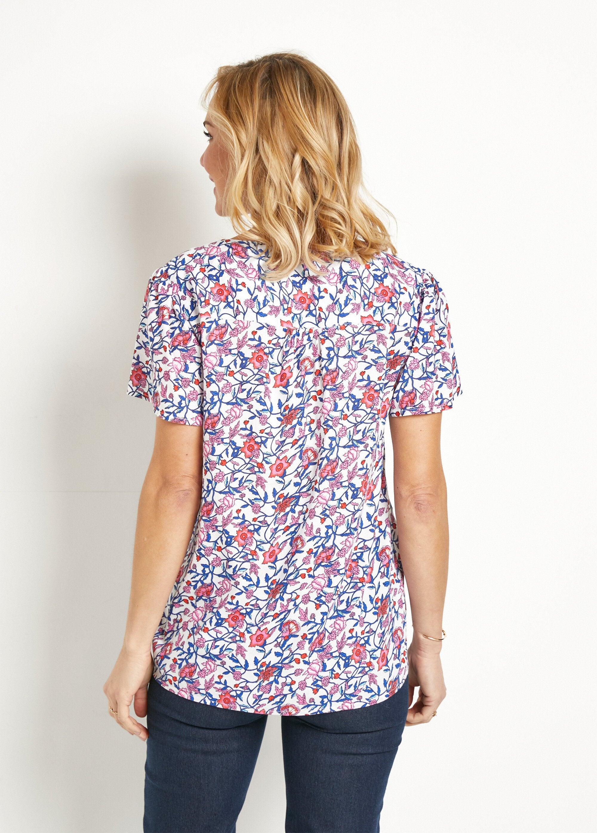 Camicetta_floreale_con_maniche_corte_e_scollo_a_V_Bleu_et_rose_DO1_slim