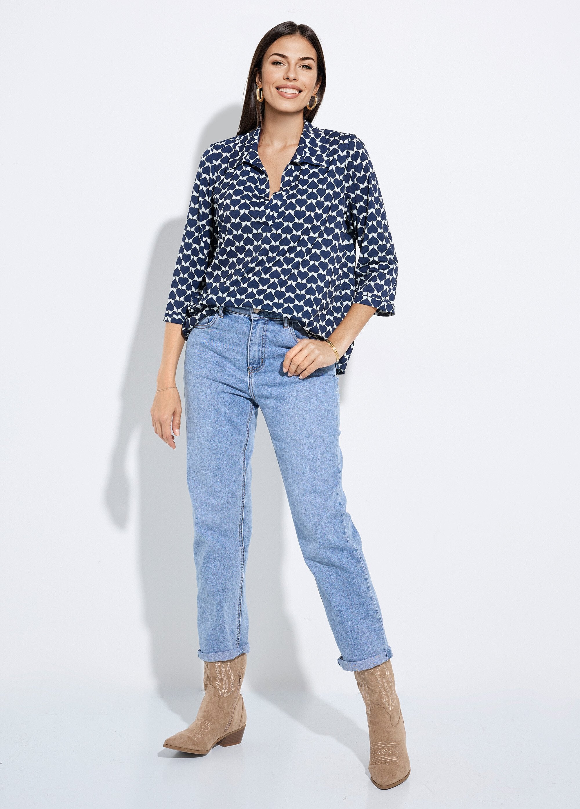 Camicetta_fluida_con_cuori_e_colletto_sartoriale_Marine_SF1_slim