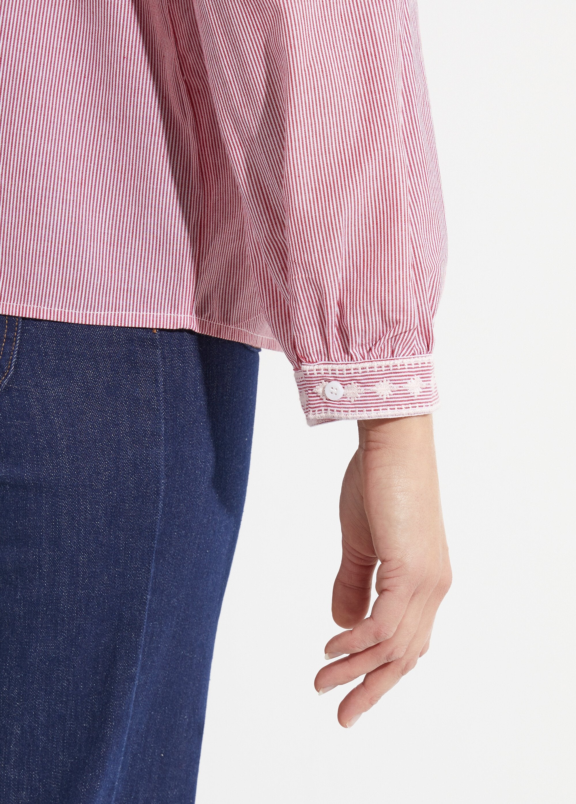 Camicetta_a_righe_con_scollo_rotondo_e_ricami_Rouge_DE3_slim