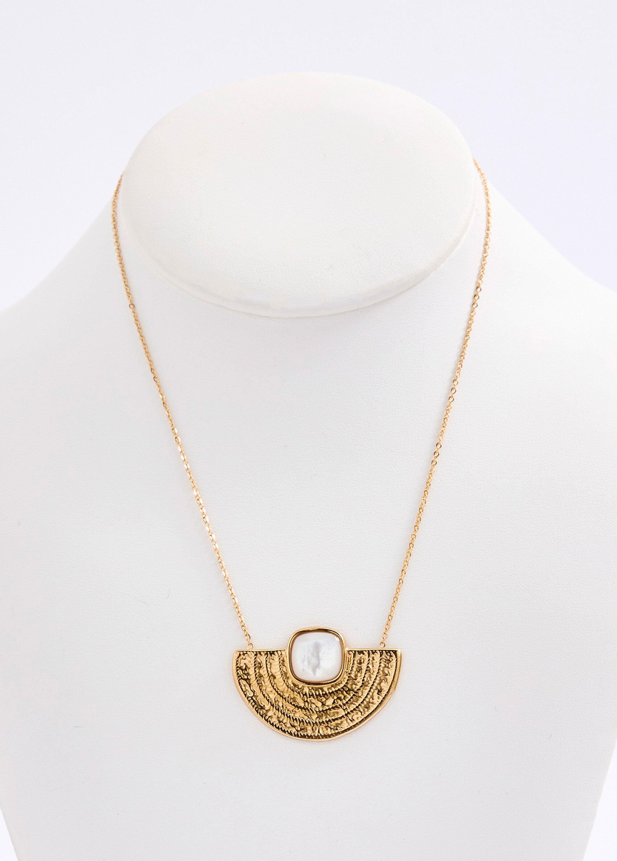 Collana_con_ciondolo_in_acciaio_inossidabile_placcato_oro_e_madreperla_Dore_et_blanc_FA1_slim
