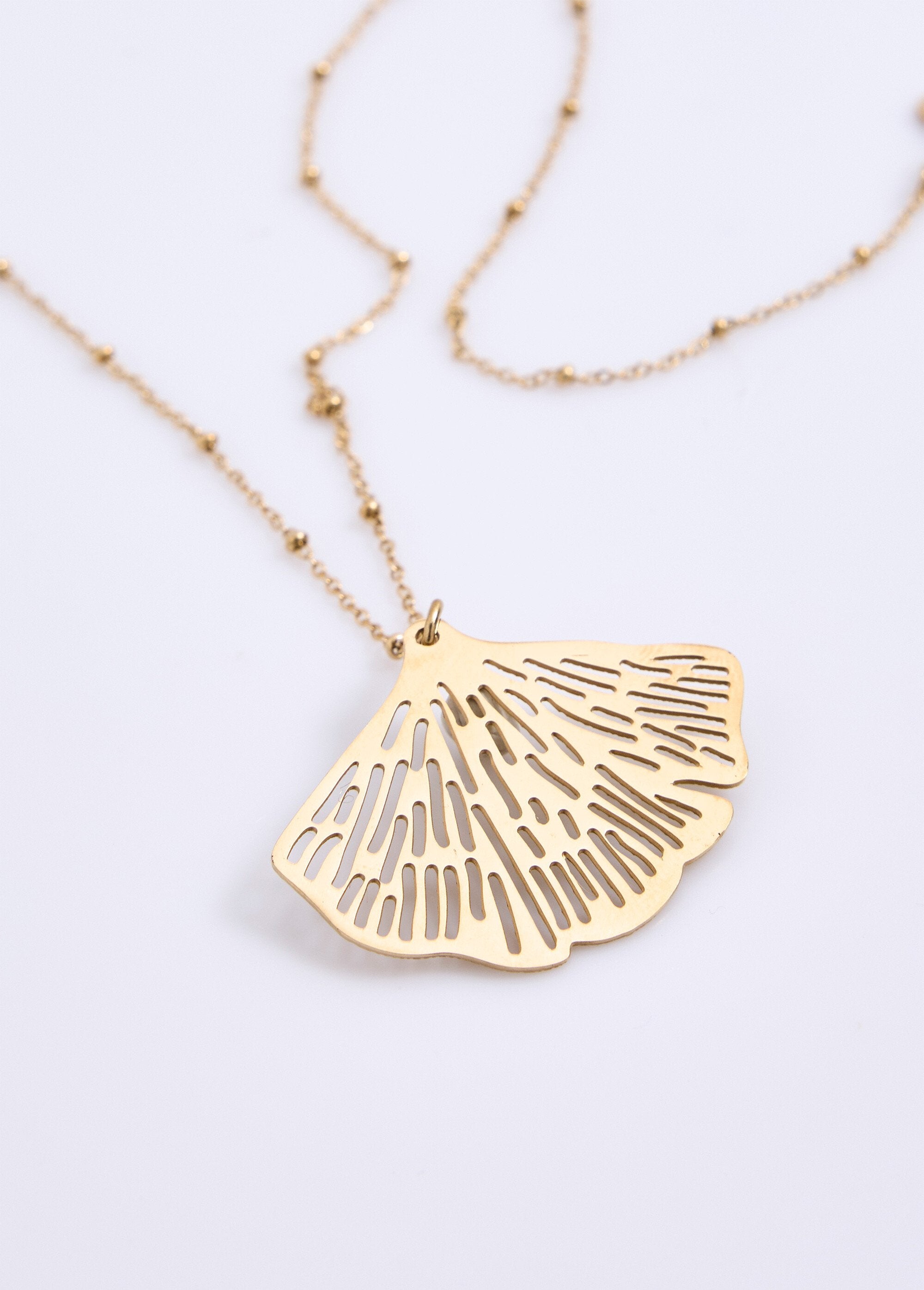 Collana_con_ciondolo_a_forma_di_foglia_in_acciaio_inossidabile_placcato_oro_Dore_FA1_slim