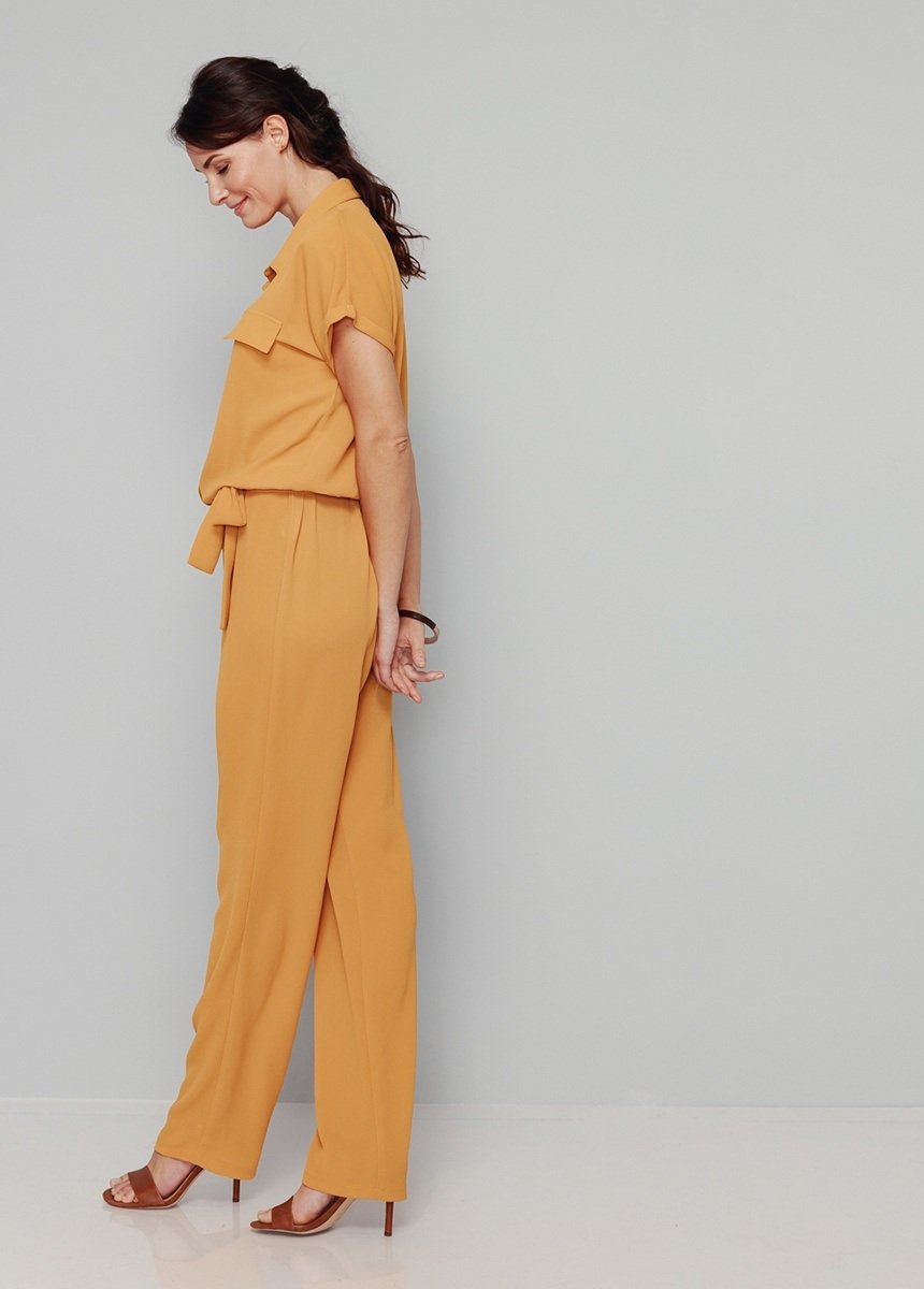 Tailleur_pantalone_tinta_unita_con_elastico_in_vita_Uni_miel_DR1_slim