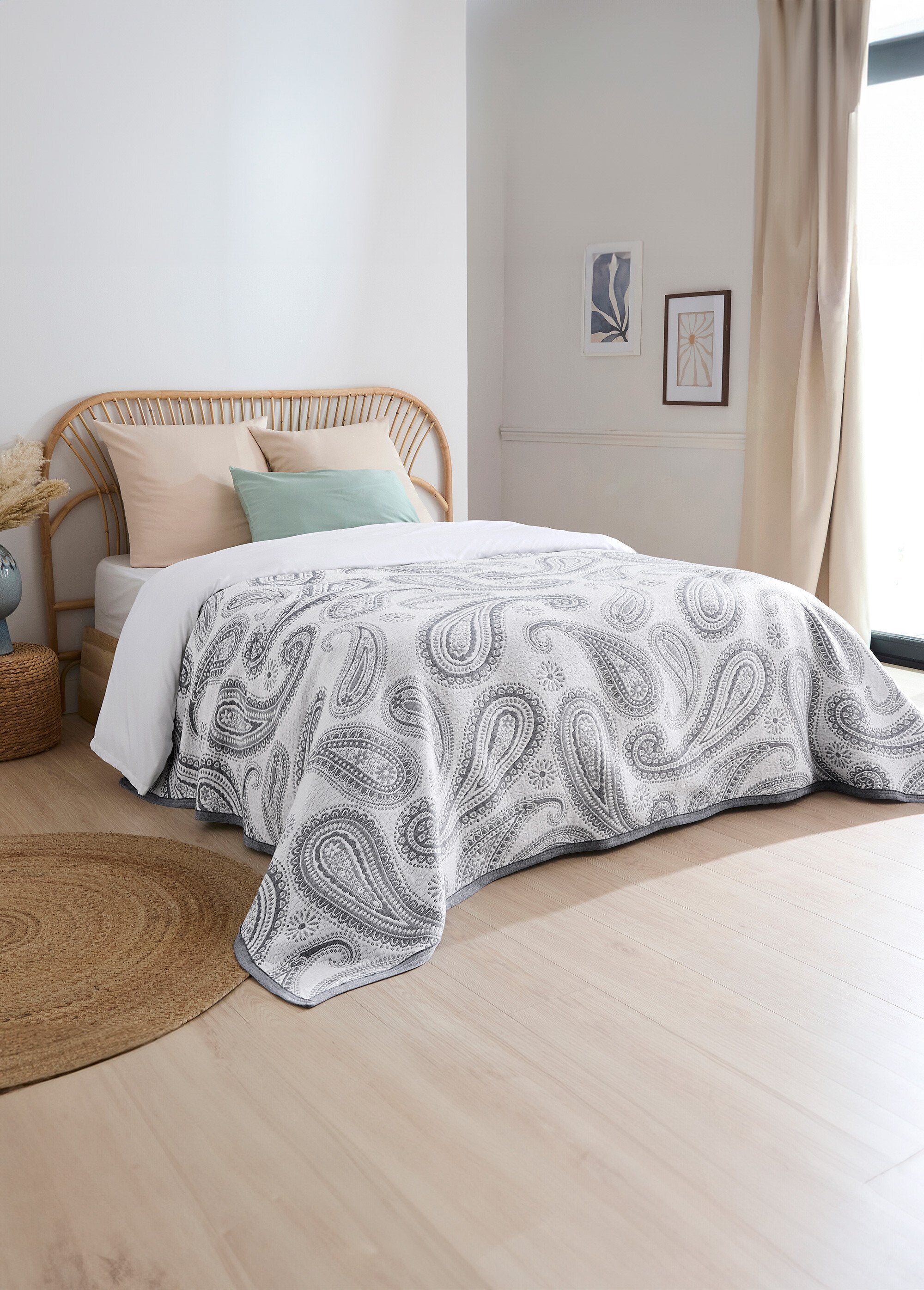 Copriletto_in_policotone_jacquard_Gris_et_blanc_FA1_slim