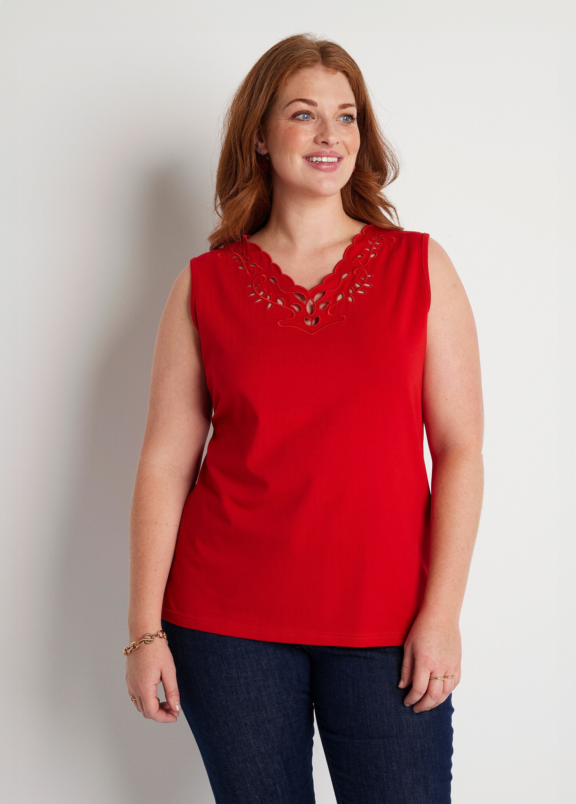 Canottiera_ricamata_con_scollo_a_V_ROSSO_FA1_curvy