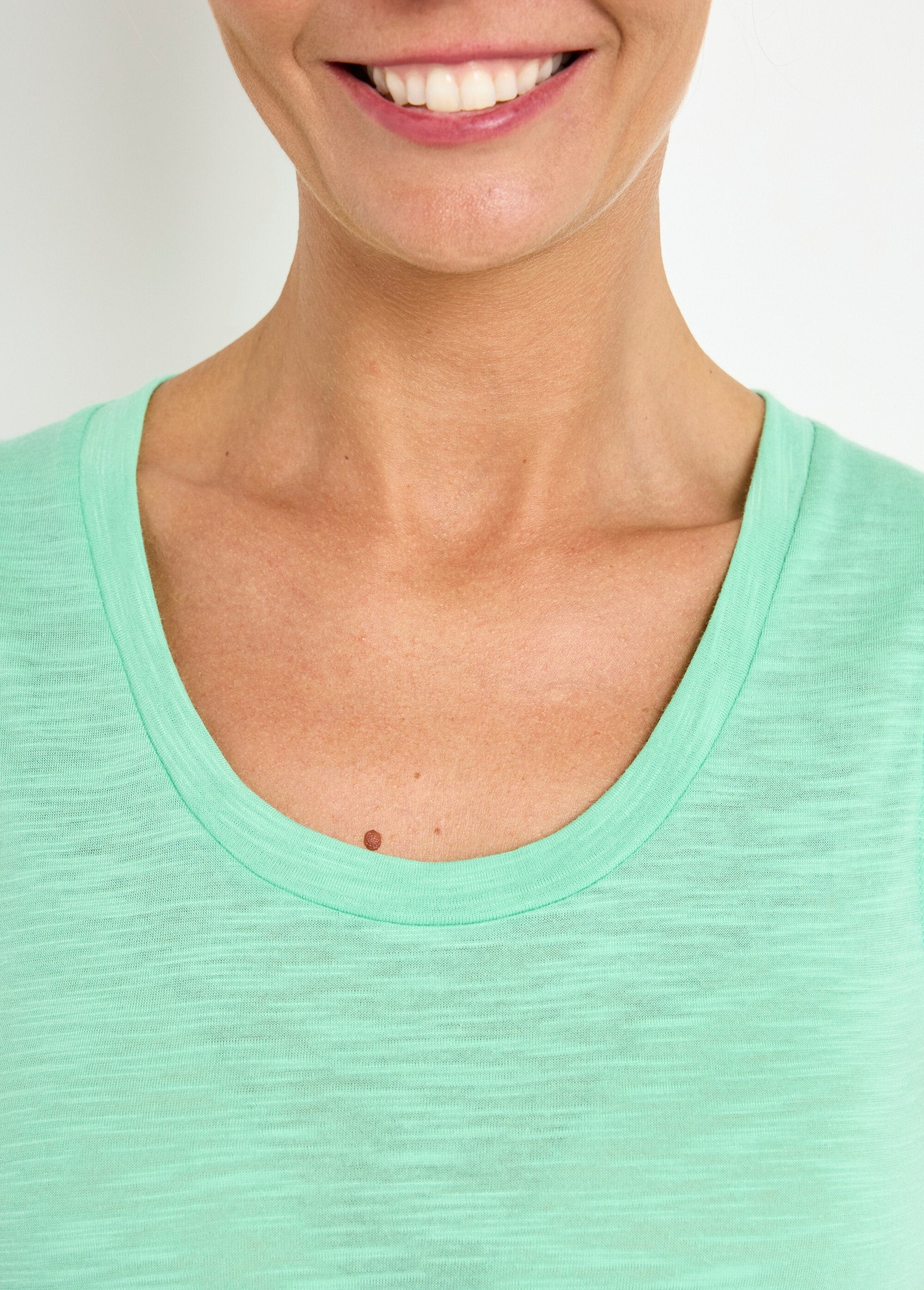 Canotta_in_maglia_fiammata_con_collo_a_ballerina_Vert_DE2_slim