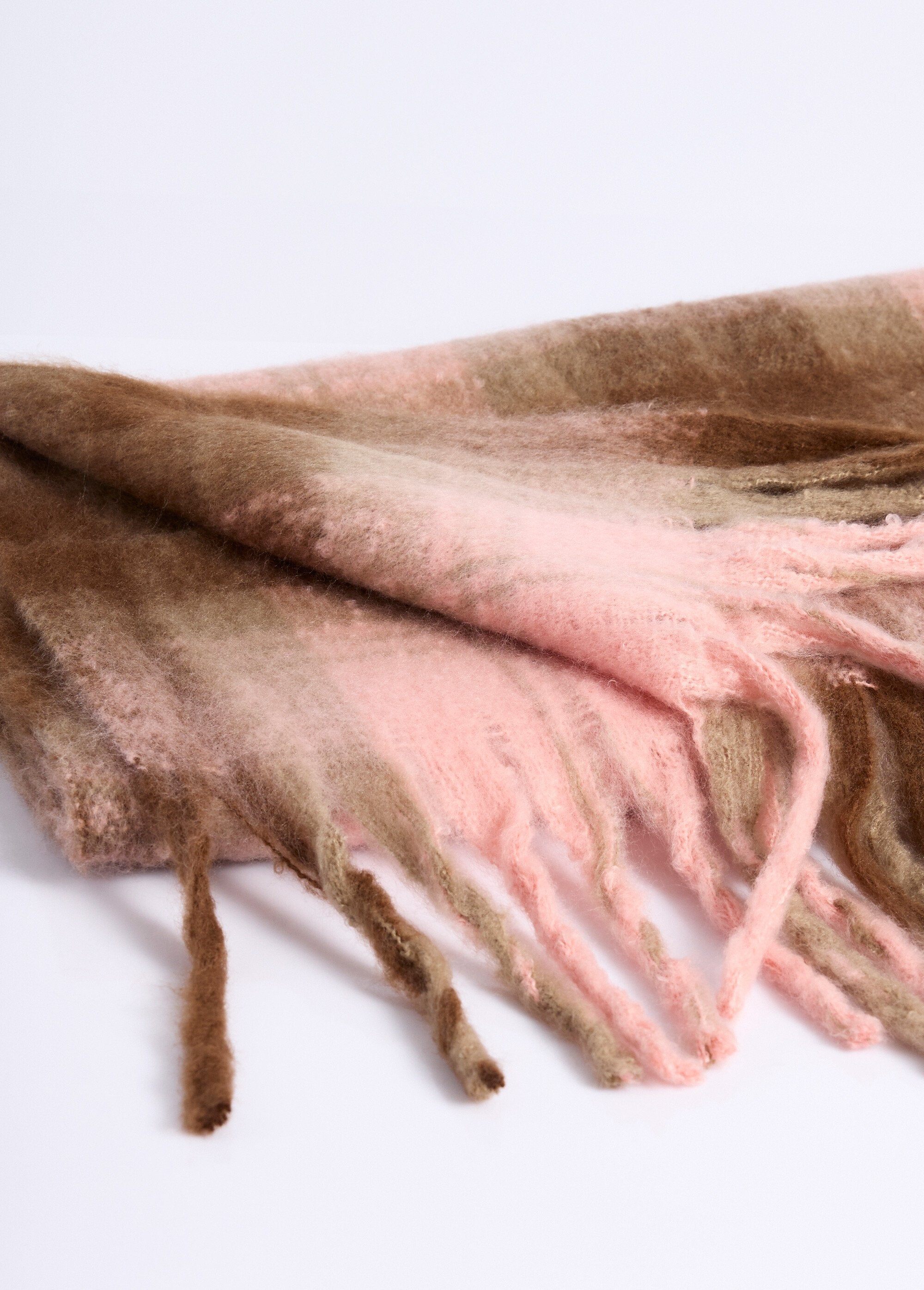 Sciarpa_lunga_con_frange_a_quadri_Carreaux_rose_DE1_slim