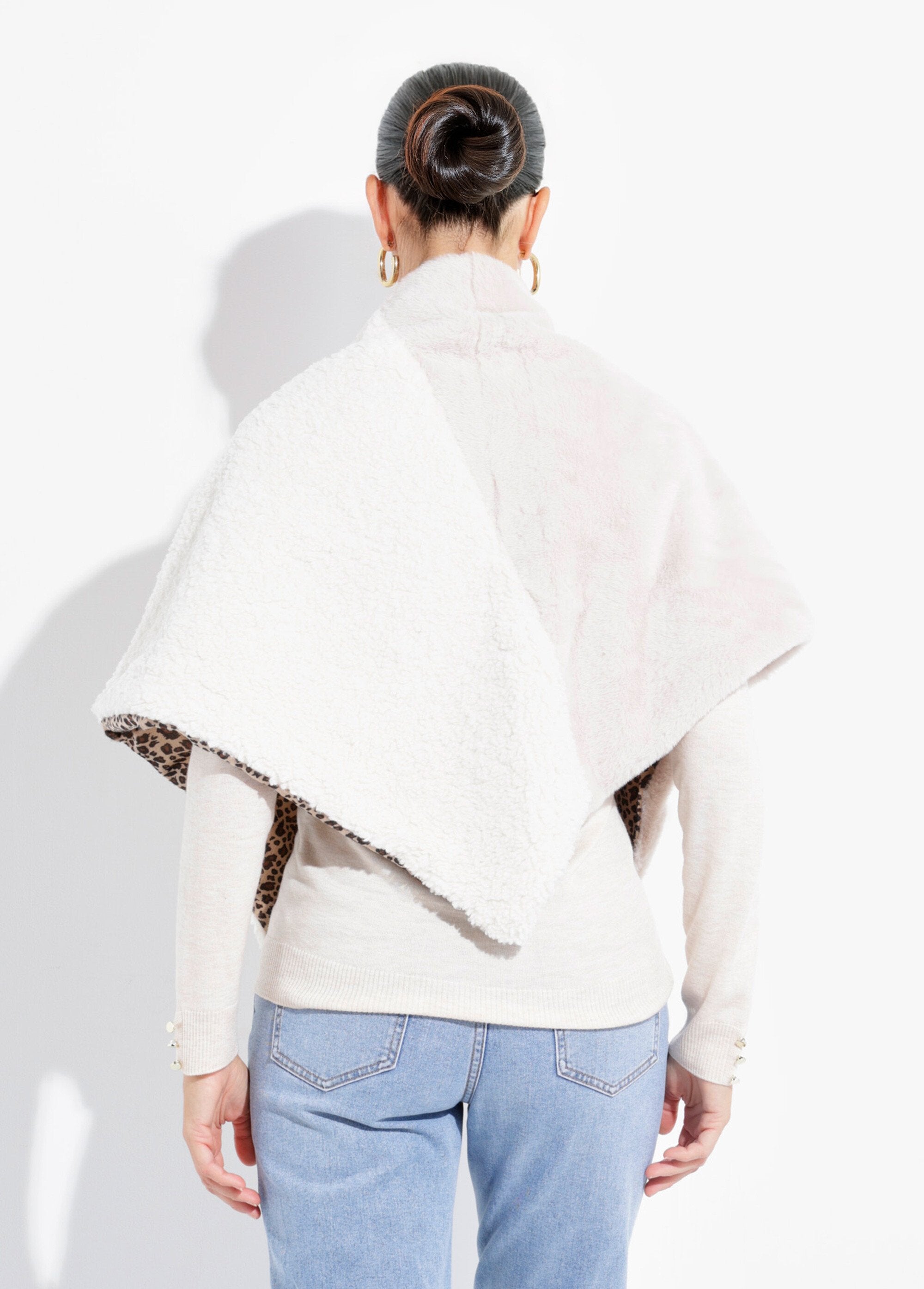 Sciarpa_a_triangolo_da_annodare_in_pelliccia_sintetica_Ecru_DO1_slim