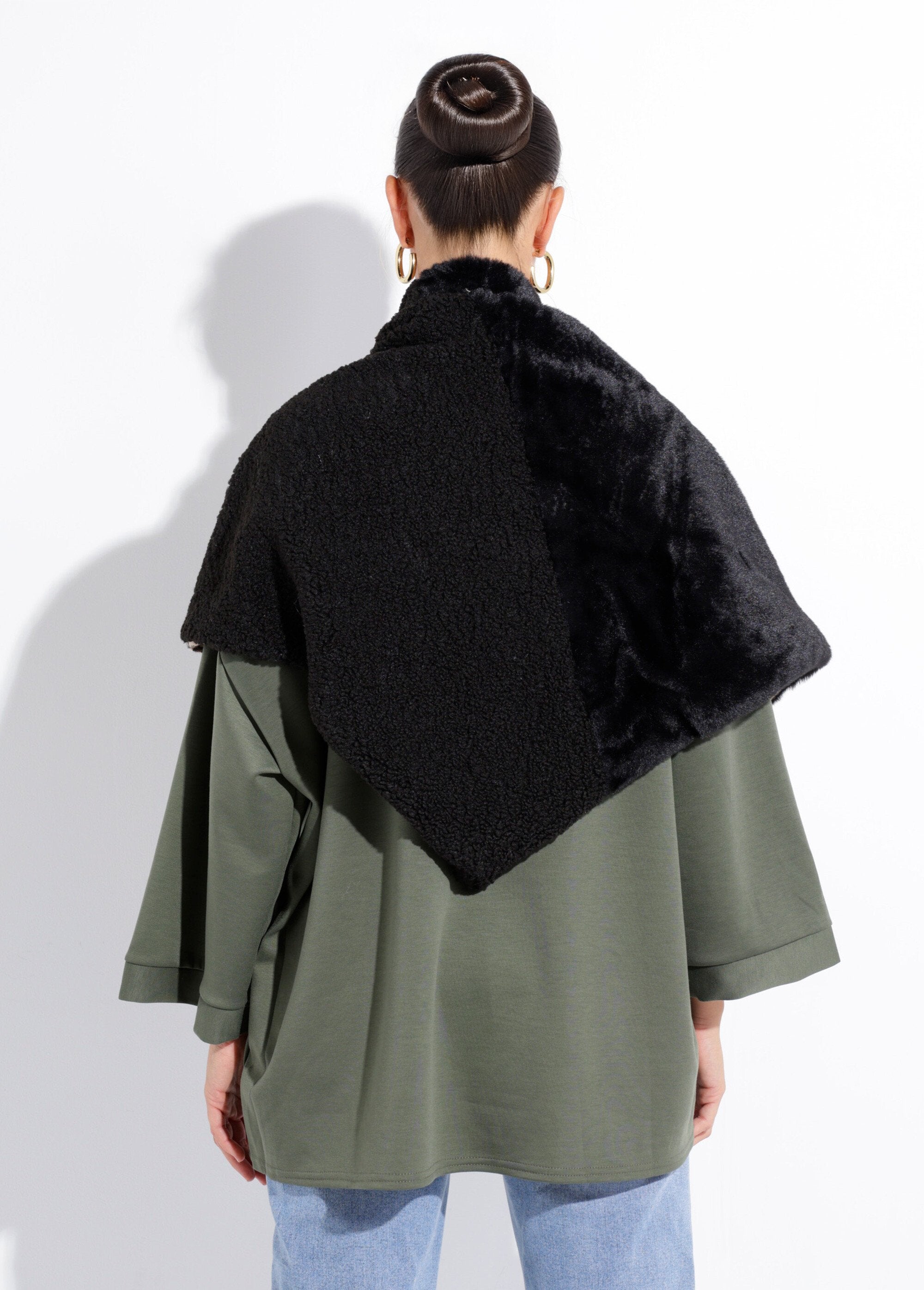 Sciarpa_a_triangolo_da_annodare_in_pelliccia_sintetica_Noir_DO1_slim