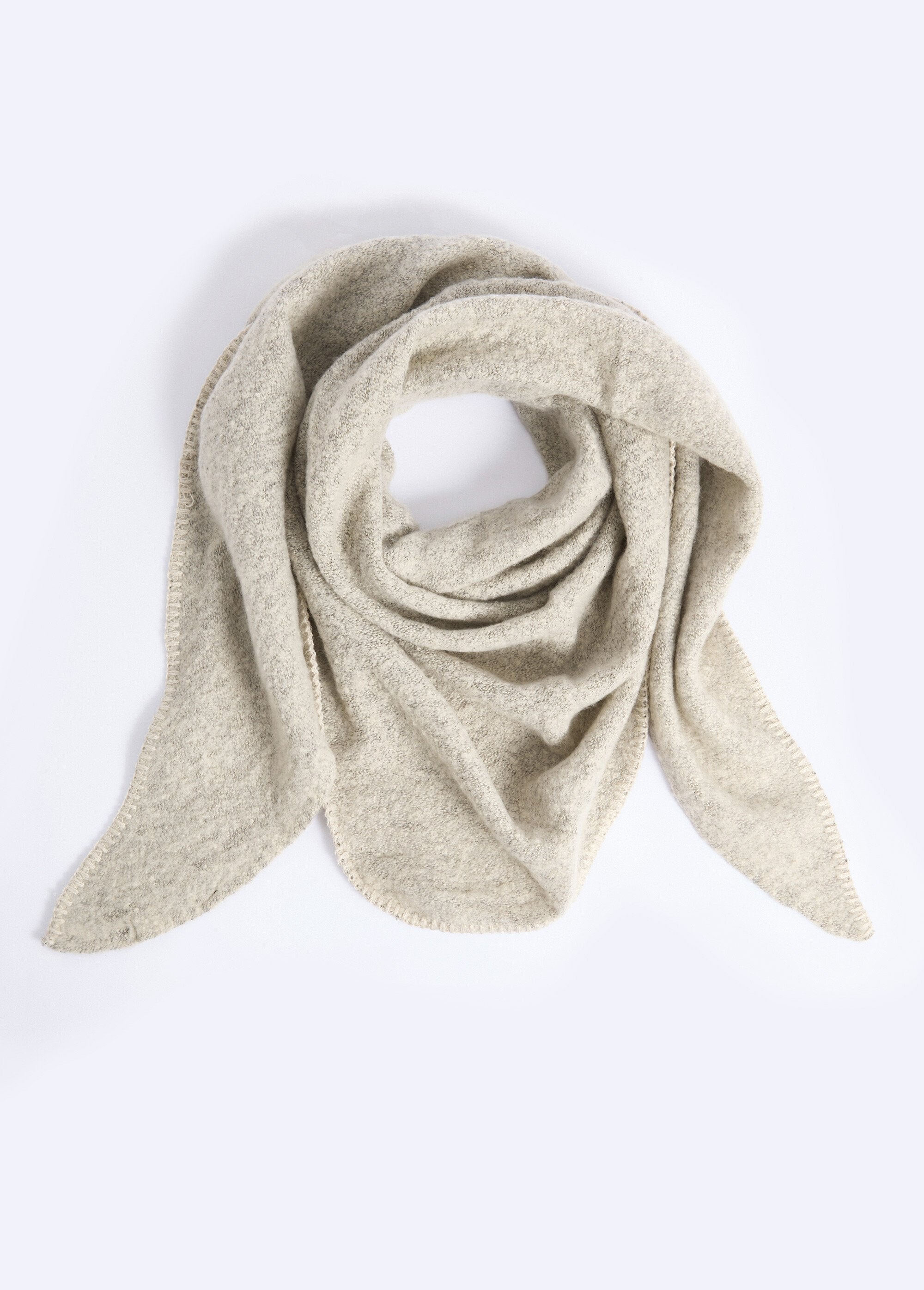 Echarpe_triangle_maille_douce_et_chaude_Beige_chine_FA1_slim