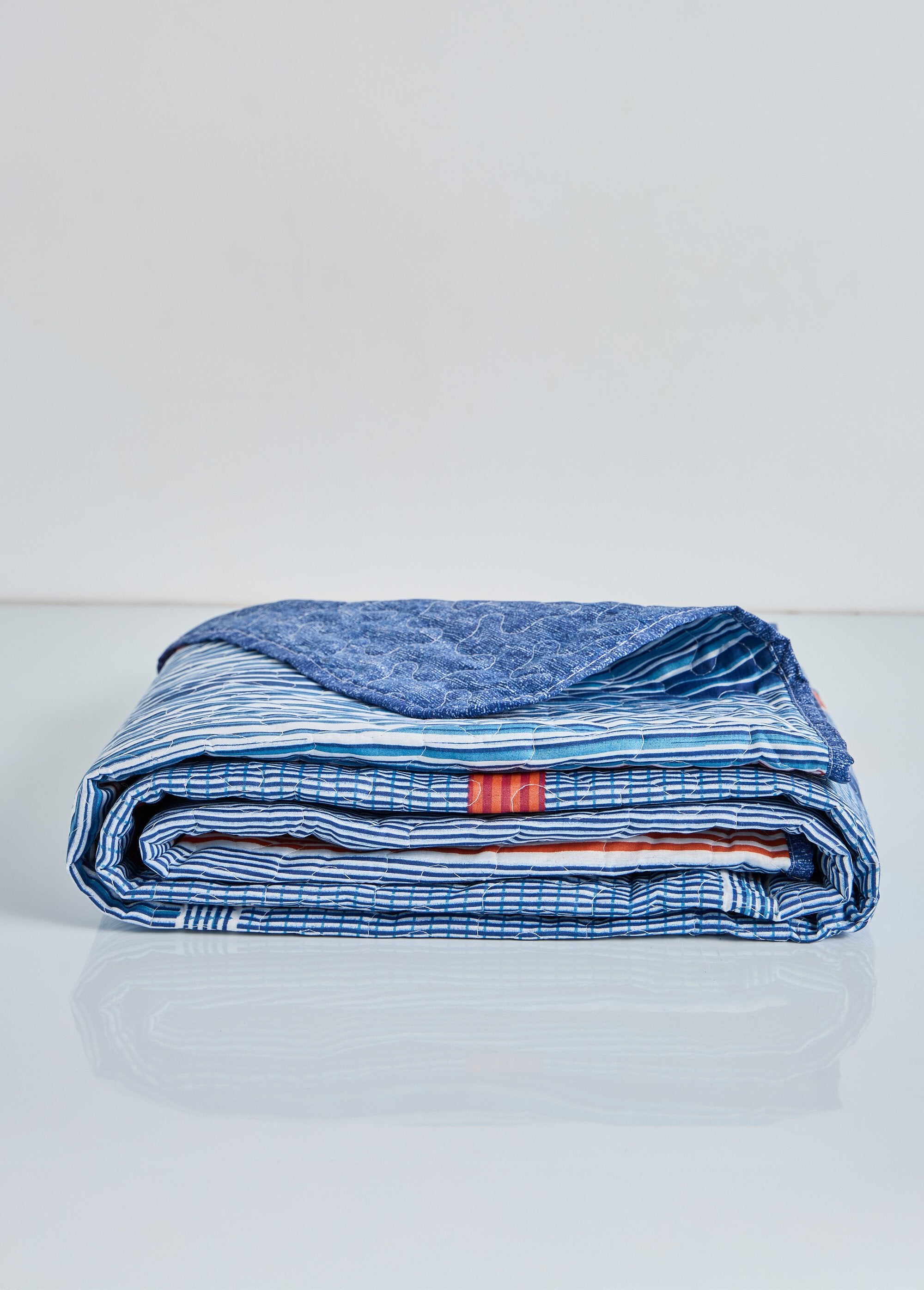 Set_copriletto_220x200cm_+_2_federe_50x70cm_Raye_marine_et_bordeaux_FA1_slim