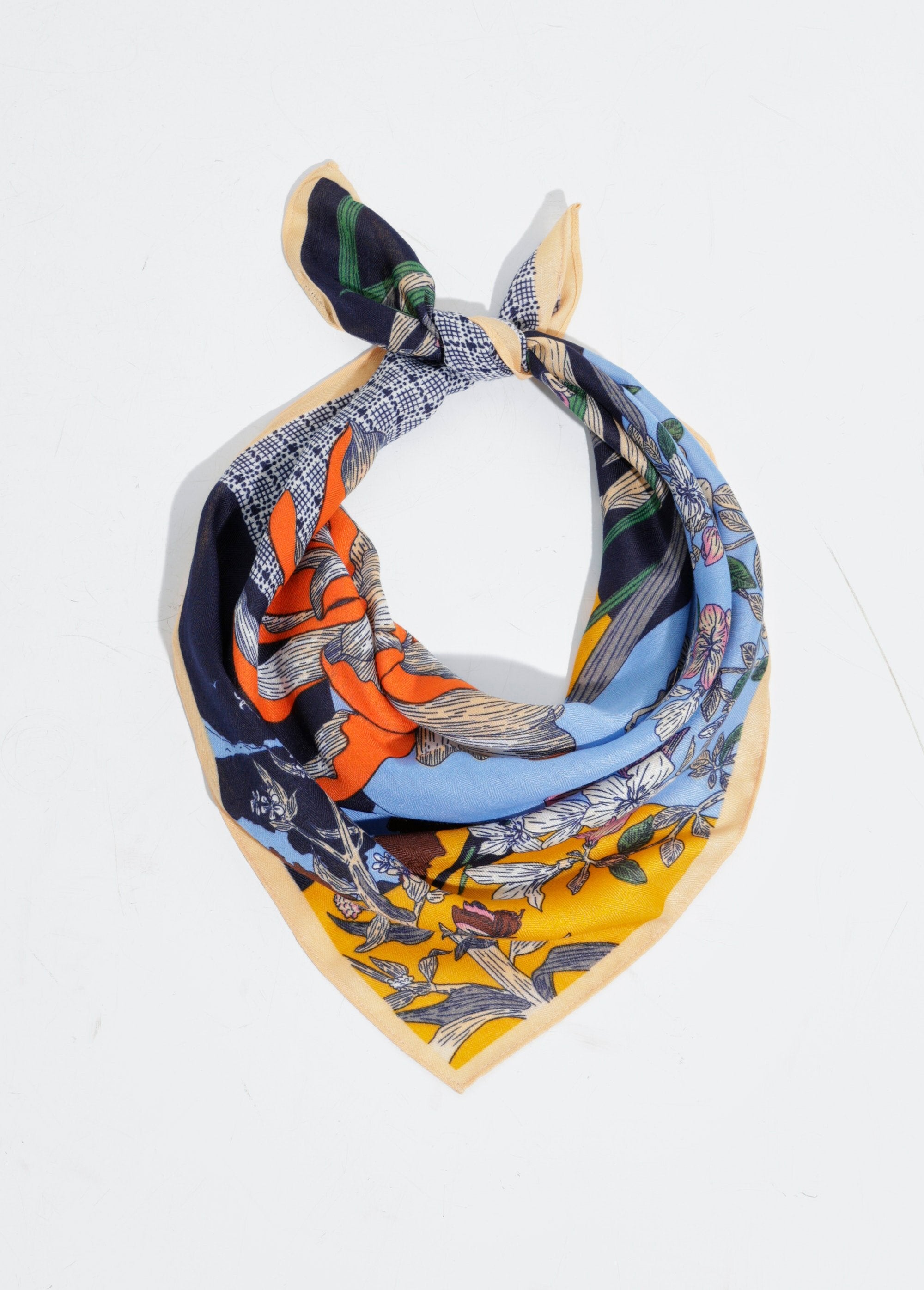 Foulard_carré_thème_floral_iris_Marine_et_bleu_FA1_slim