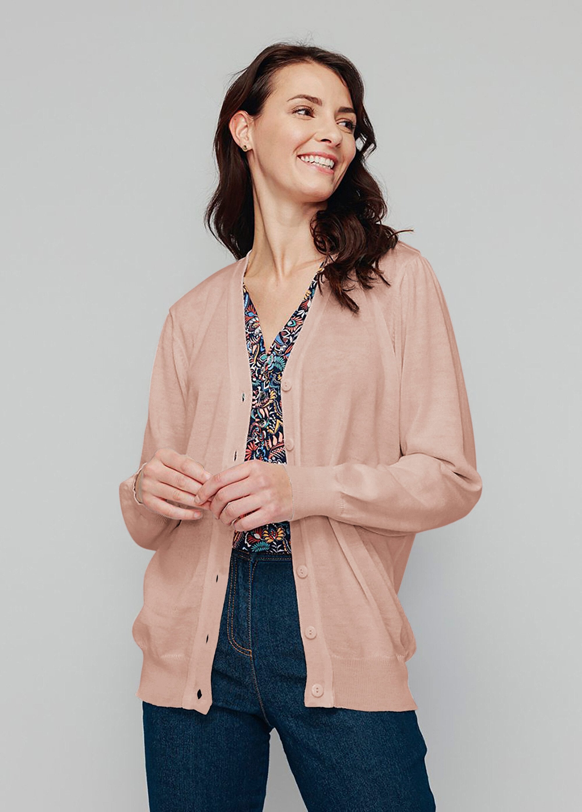 Cardigan_con_bottoni_in_lana_merino_Rosa_il_FA1_slim